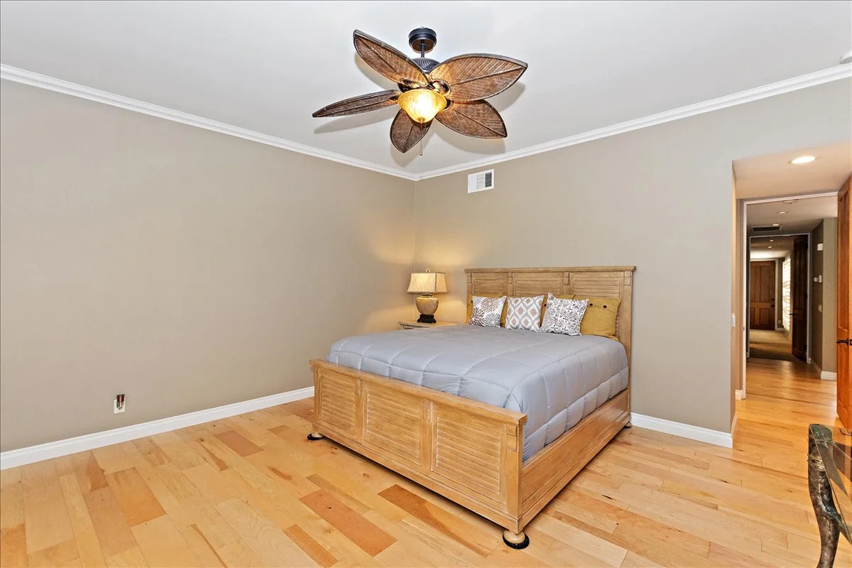 15-Master_Bedroom.jpg