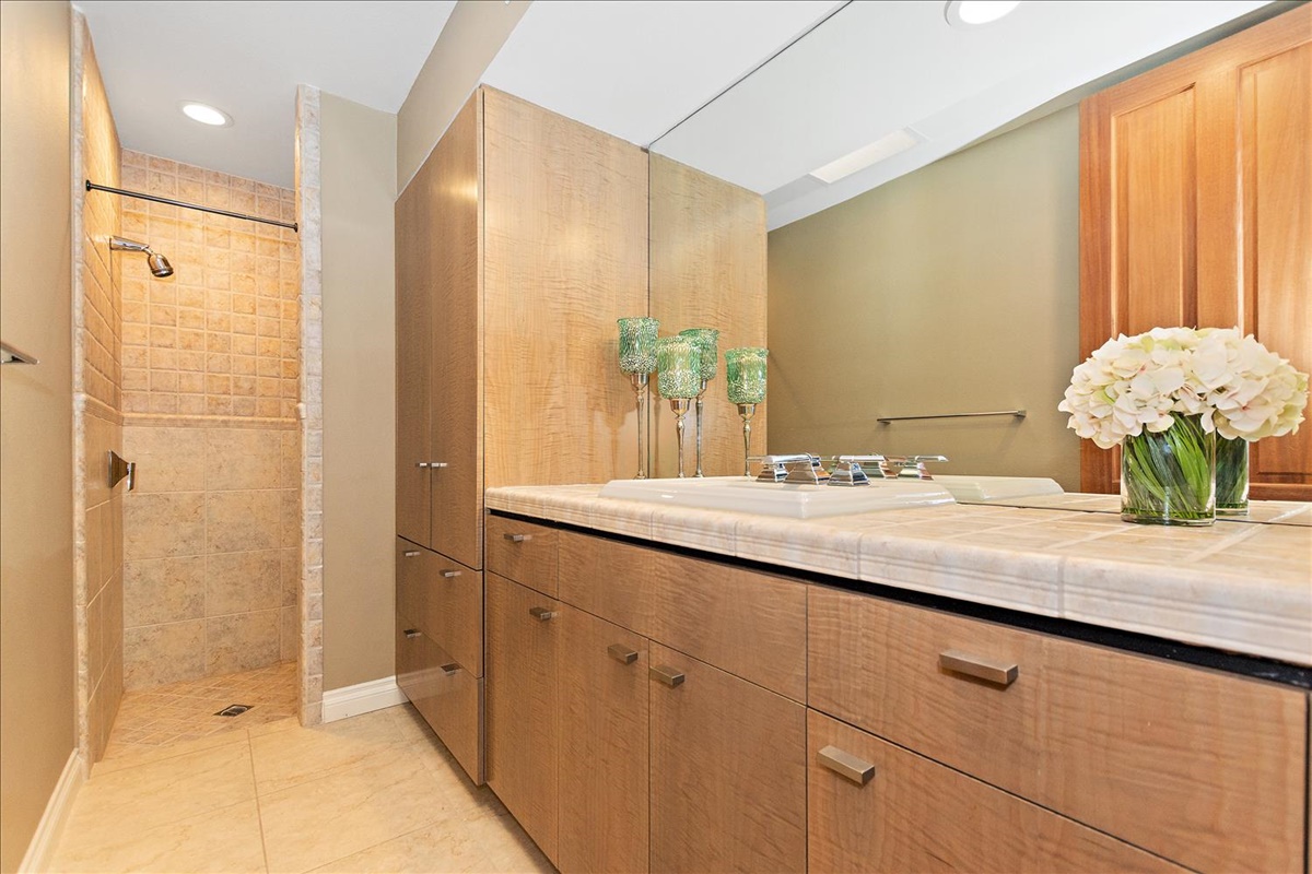 27-Bathroom.jpg