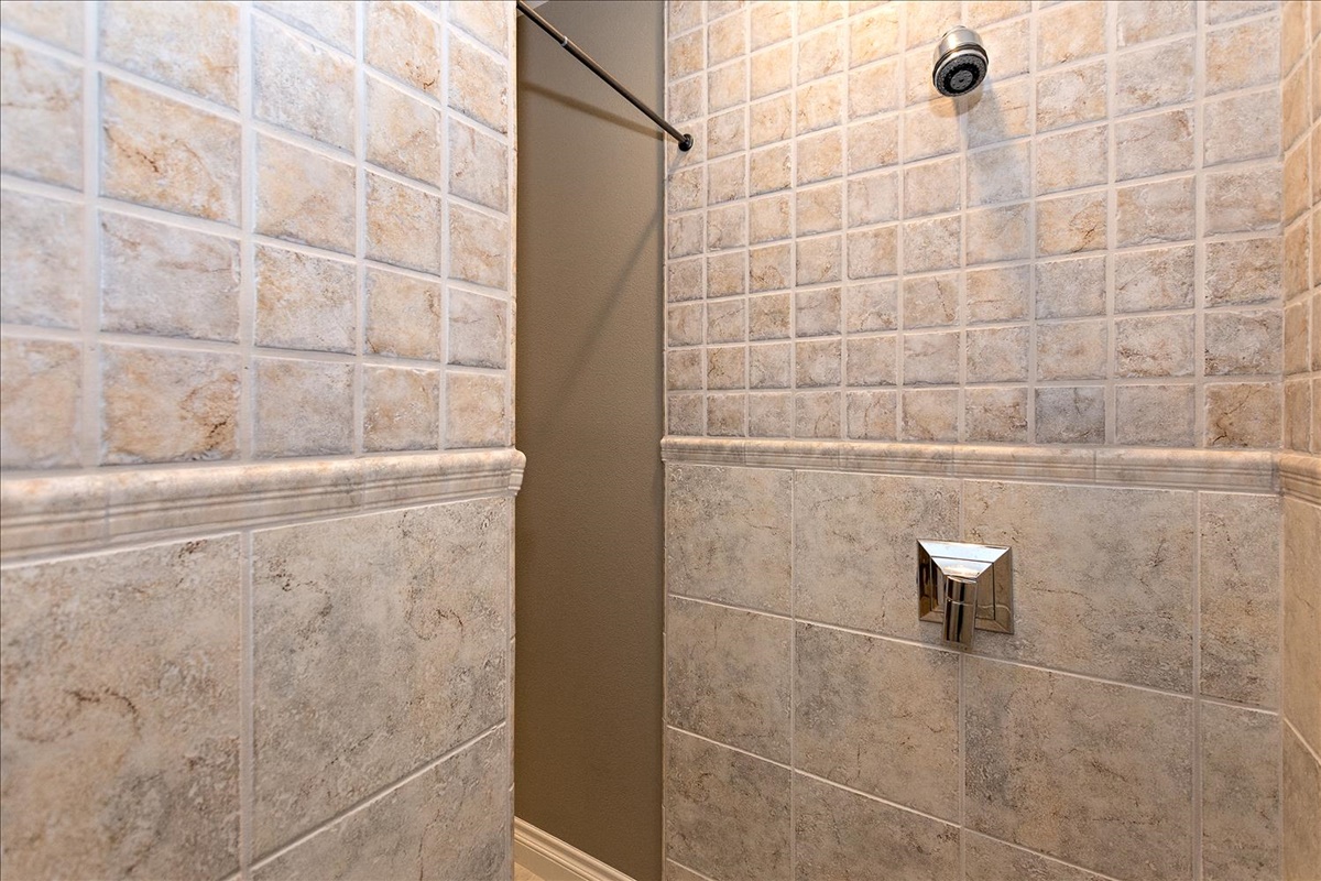 28-Bathroom(1).jpg