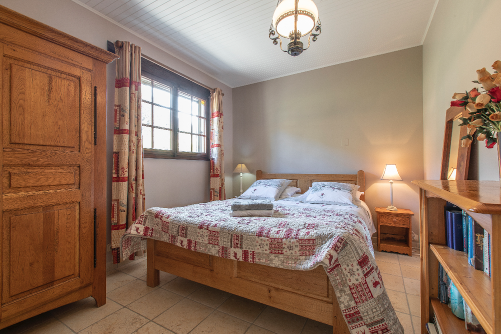 MENTHON BEDROOM 1 2018.png