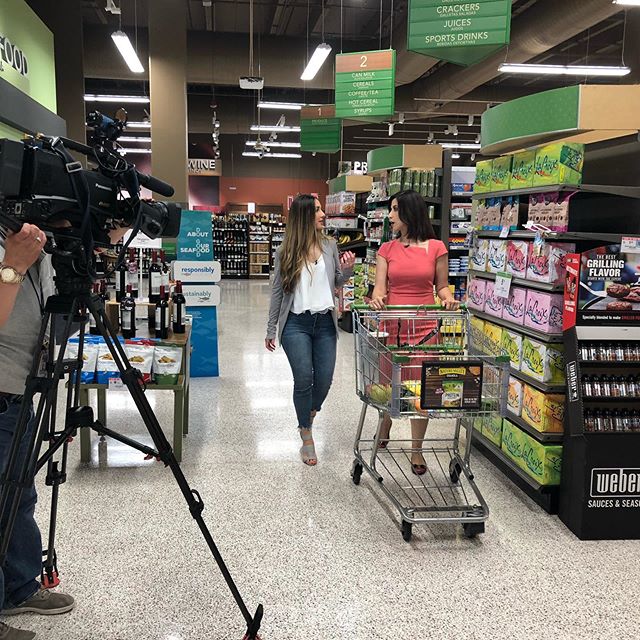 Not very often do you get the chance to give a supermarket tour on national news with Univision Despierta America to millions of Latin families to learn healthy habits!! Grateful for the opportunity 💚🙏🏼
&mdash;&mdash;
Rara vez te encuentras dando 