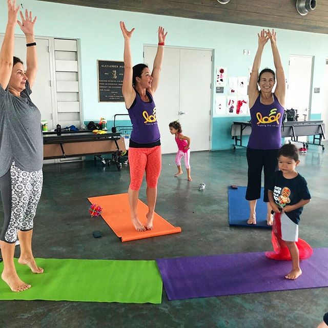 This summer, my son was off for a few weeks before camp, so I took him to these really fun mommy and me fitness classes with @loopfamilyfitandplay to keep him entertained. So fun! The instructors were so great with the kids and they def made sure I g