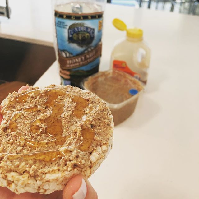 Snack idea👆🏼🤤that&rsquo;s easy, light, delicious, and gluten free

Freshly ground almond butter
Lundberg brown rice cake (I prefer plain or honey nut flavor)
Local honey lightly drizzled

#healthyfood #healthysnacks #highfiber #healthyfats #natura