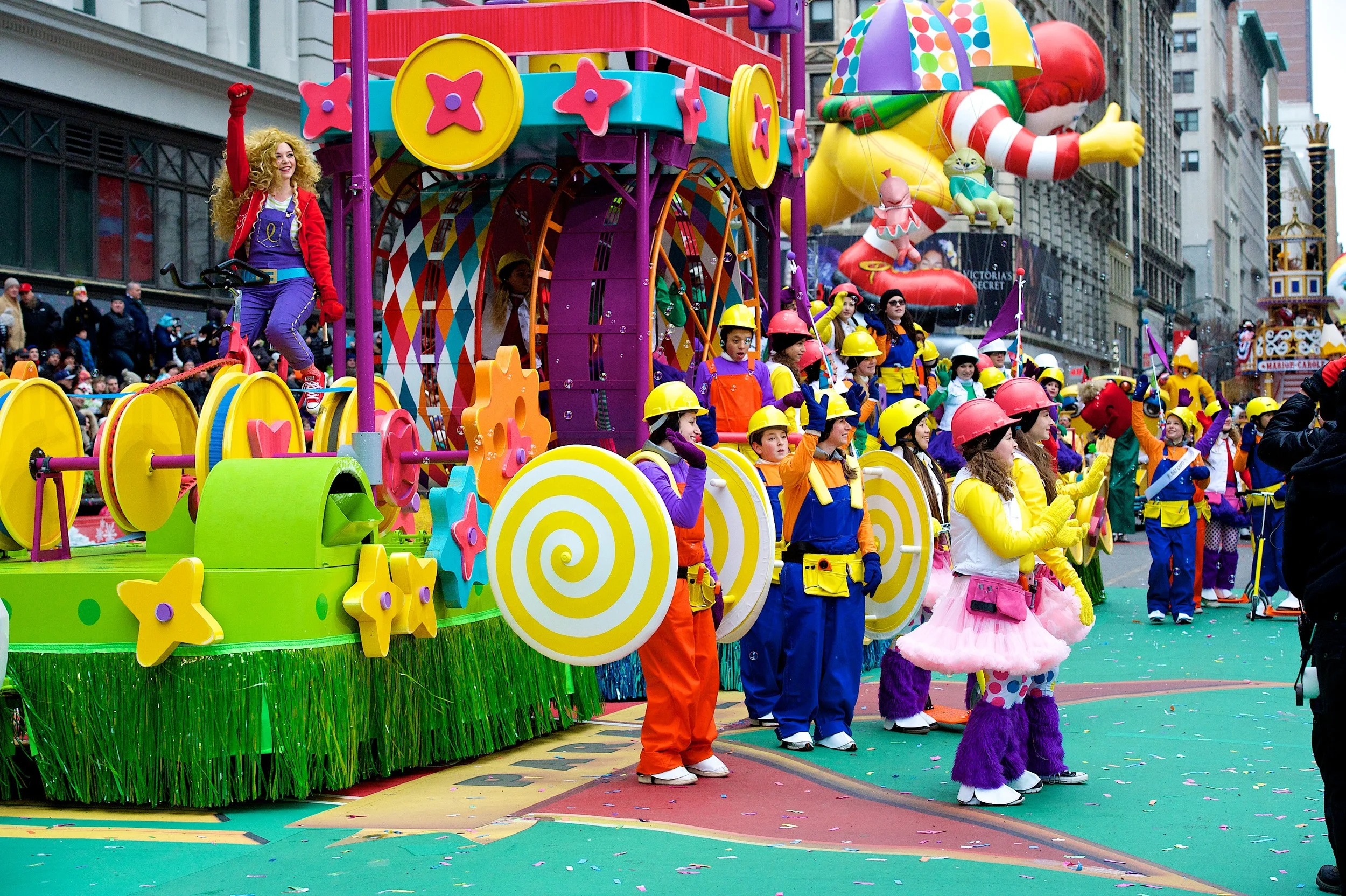 Macy's Thanksgiving Day Parade 2014, Goldie Blox pinwheel costumes
