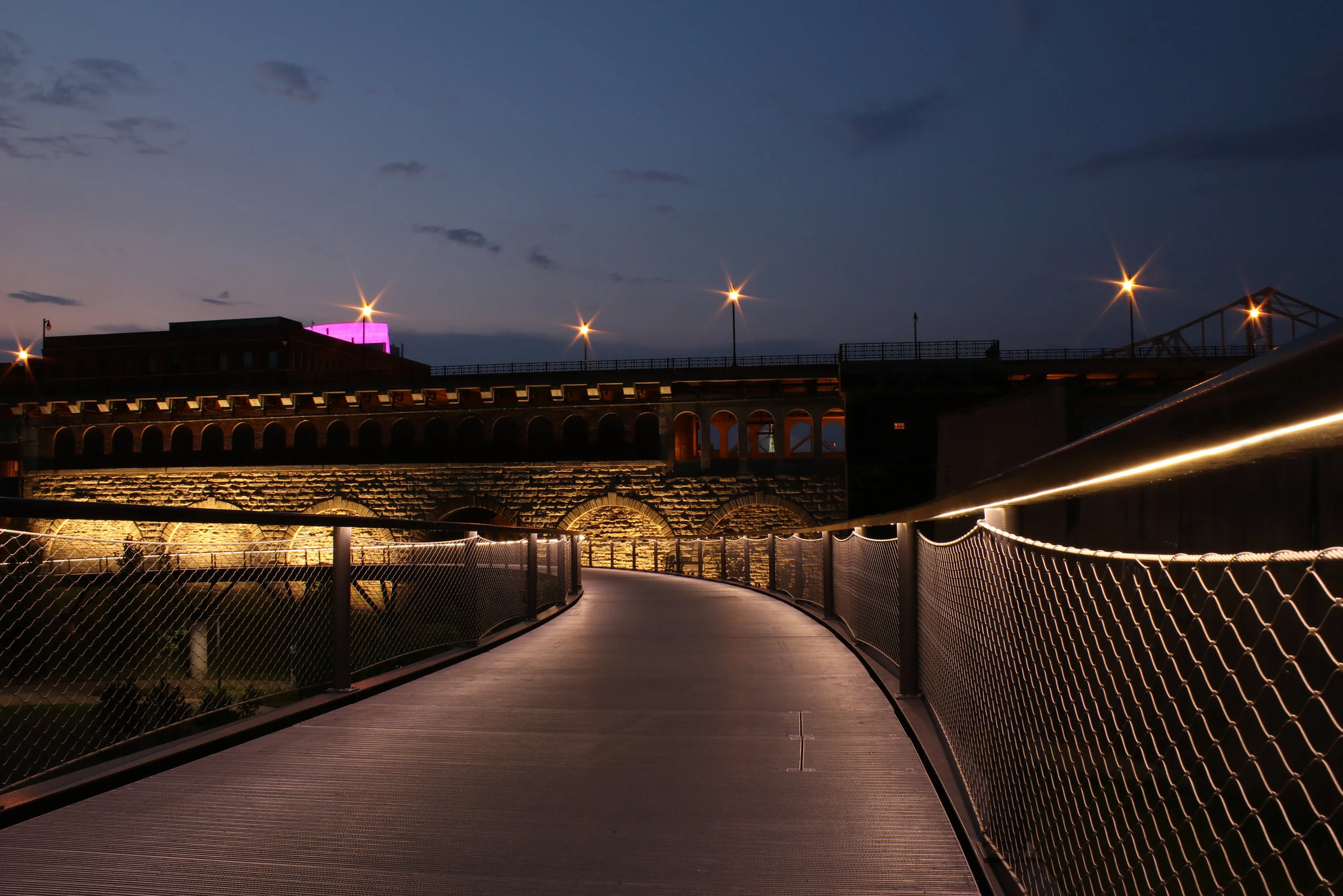 iLight-1-St-Louis-Gateway-Arch-Park-Riverfront-LED-lighting-plexineon-16-b.jpg