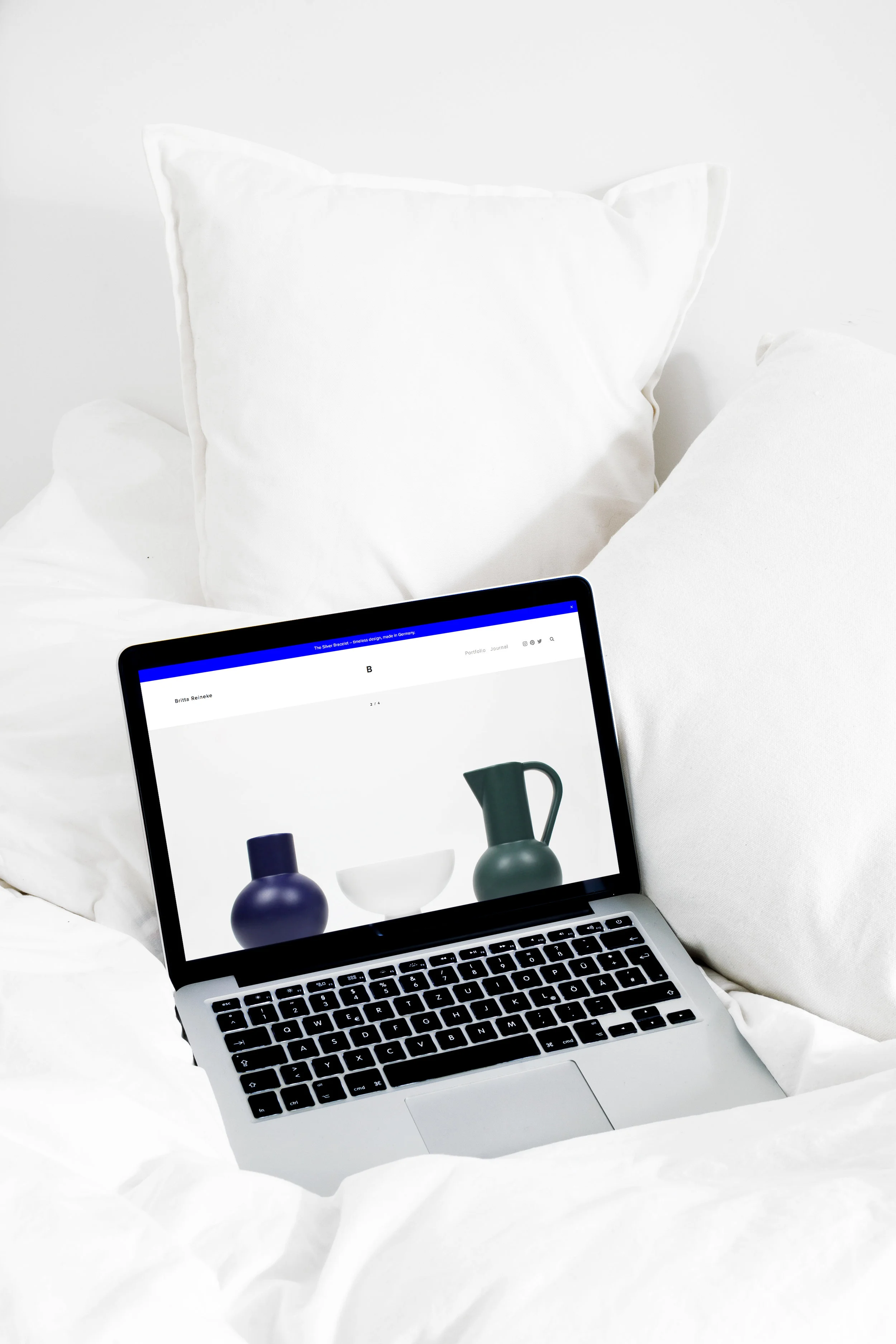 Britta_Reineke_website_laptop_bed.jpg