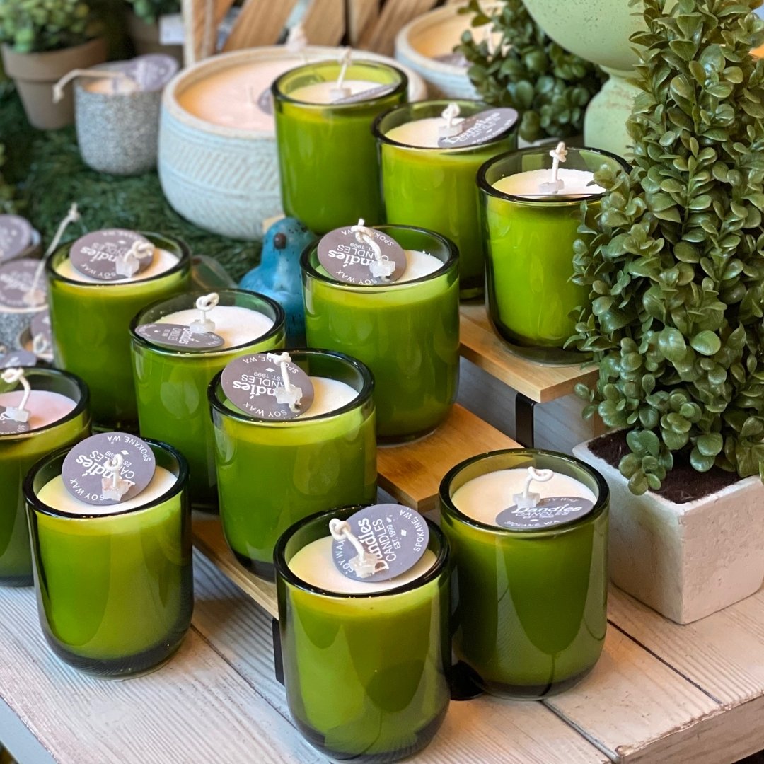 A POP of color.⁣
Now that's something that's always in style. Find our best-selling green tumbler candles at:⁣
⁣
📍 @sparkyscoffeehouse⁣
📍 @boulevard_mercantile⁣
📍 @LuckyVintageandPrettyThings⁣
⁣
Or shop online to get the exact scent you want. Dand