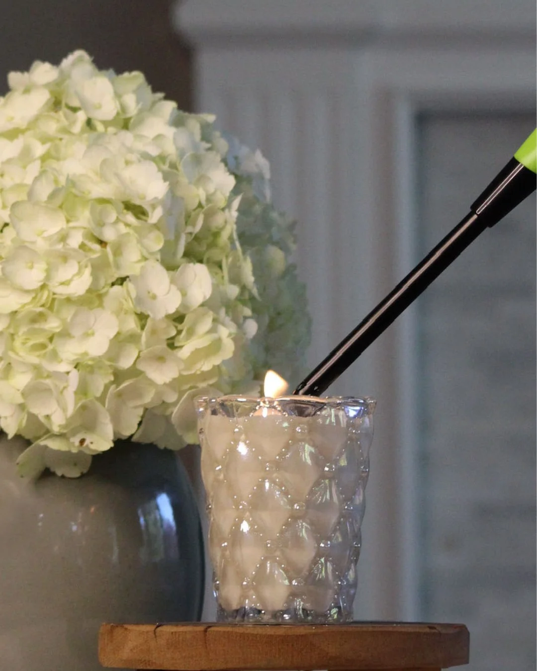 What scent are you lighting this time of year? We're loving Topaz Salt right now. Select from 40+ scents online all year.⁣⁣
⁣⁣
LINK IN BIO to find all scent notes and to customize your Dandles Candles order.⁣⁣
⁣⁣
ABOUT DANDLES CANDLES⁣⁣
Our award-win