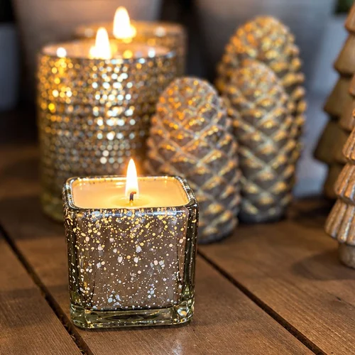 gold-mini-cube-candle.png