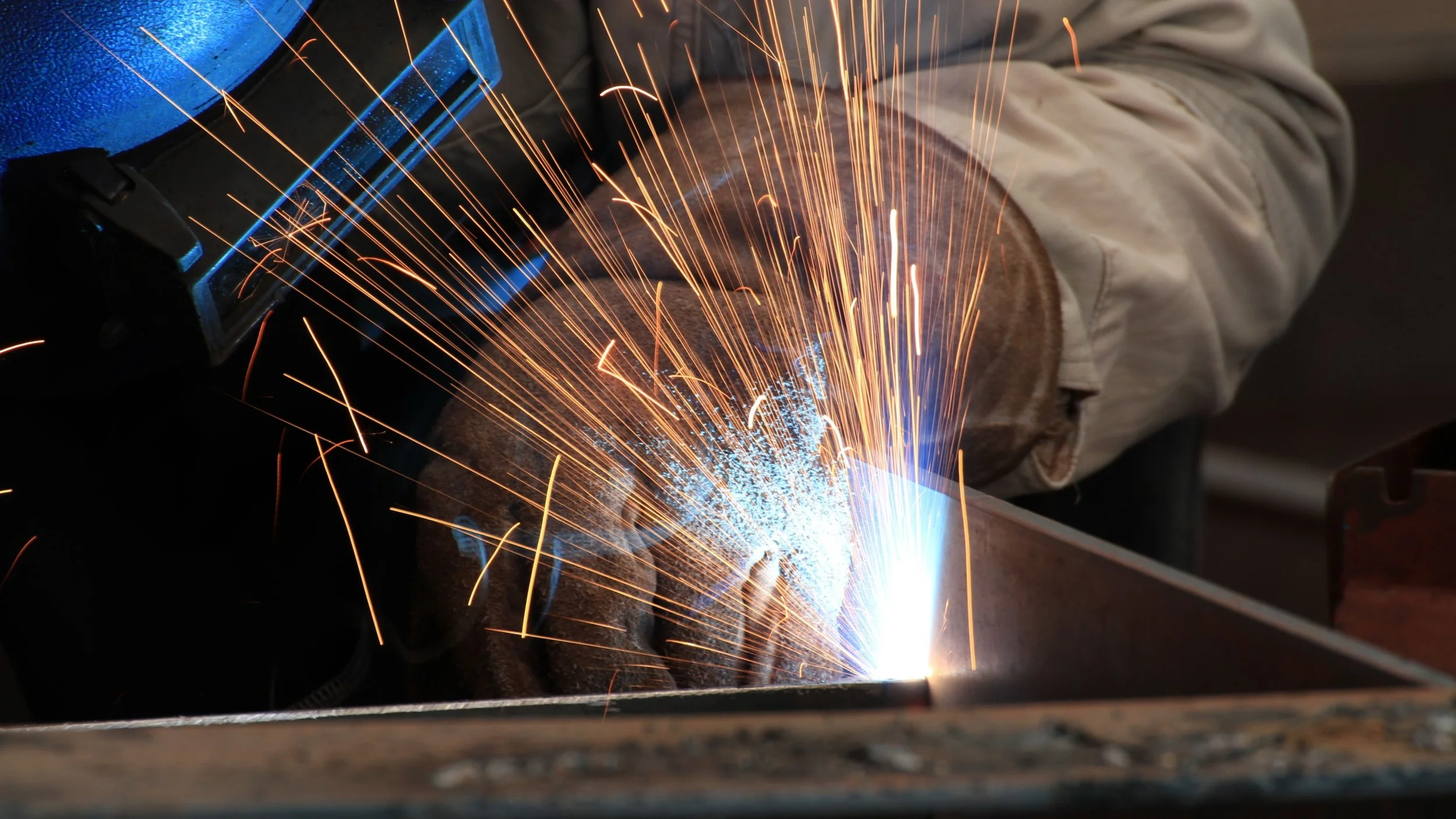 welder-welding-electrical-arc.jpg