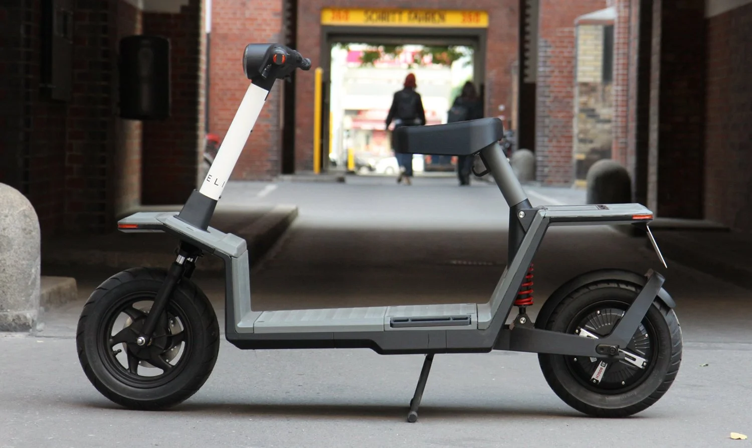 Elektroroller_PELIKAN_start.jpg