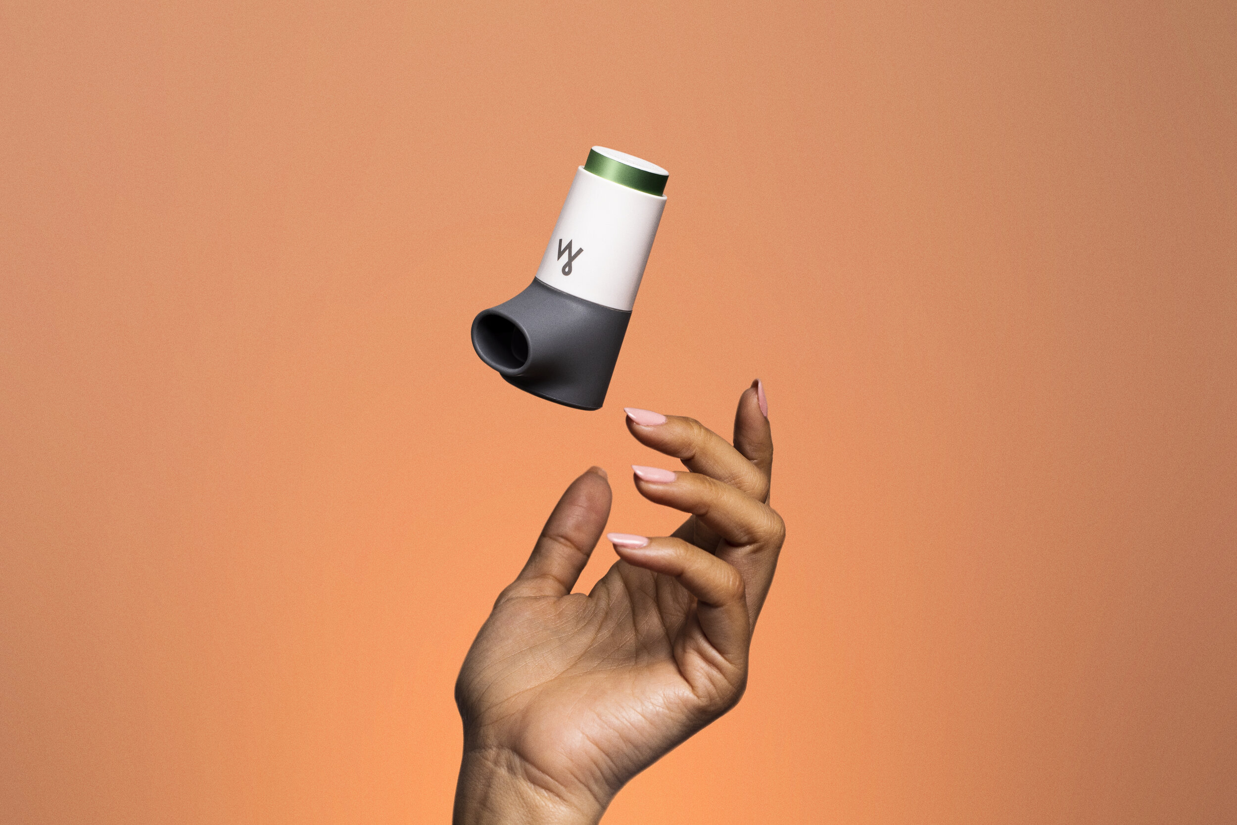 200221_WellBeings_Inhaler_Floating_Hand.jpg