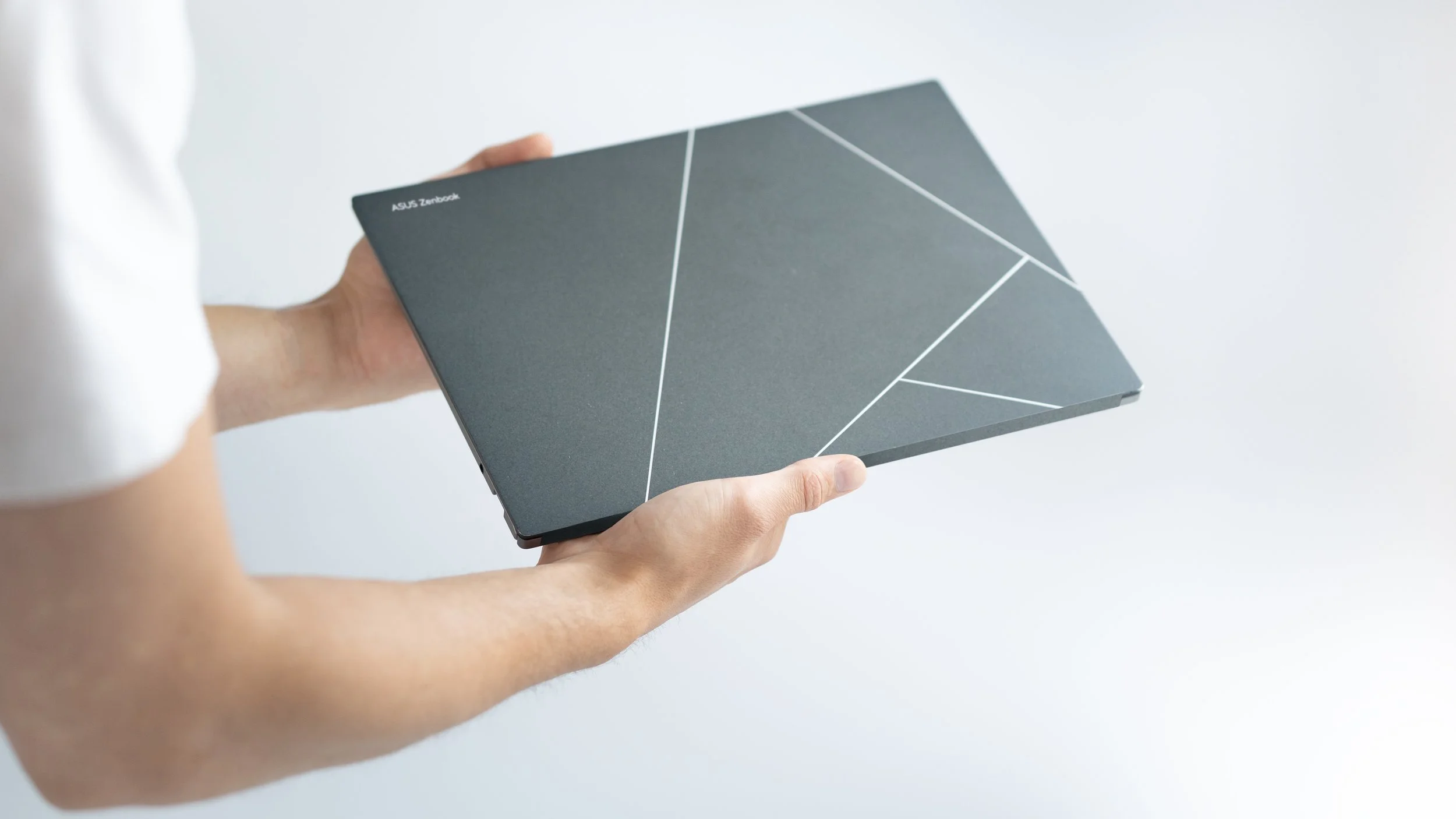 2025_ASUS_Zenbook_S_Process_01.jpg
