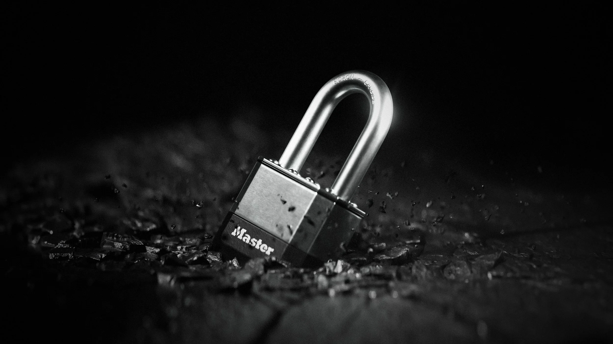 11_MNML_MasterLock_Hero_Fracture.jpg