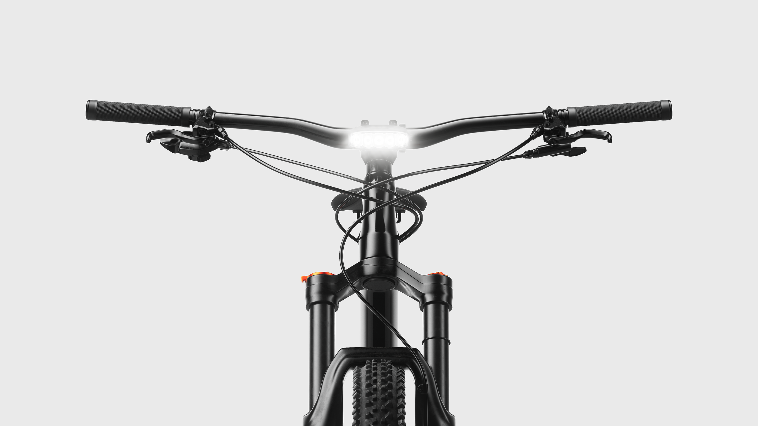 01_Front_OnBike_Crop.png