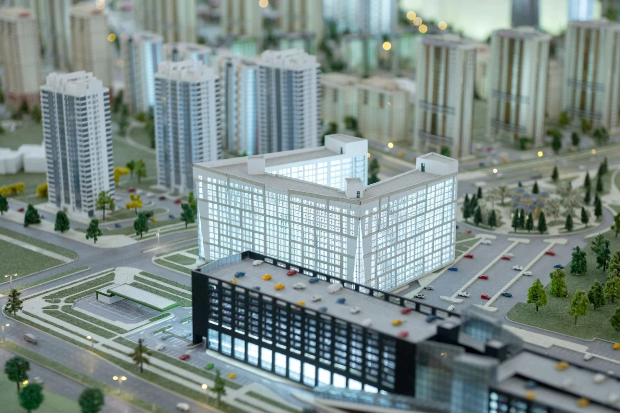 BIM model of a commercial city block showing interconnected buildings