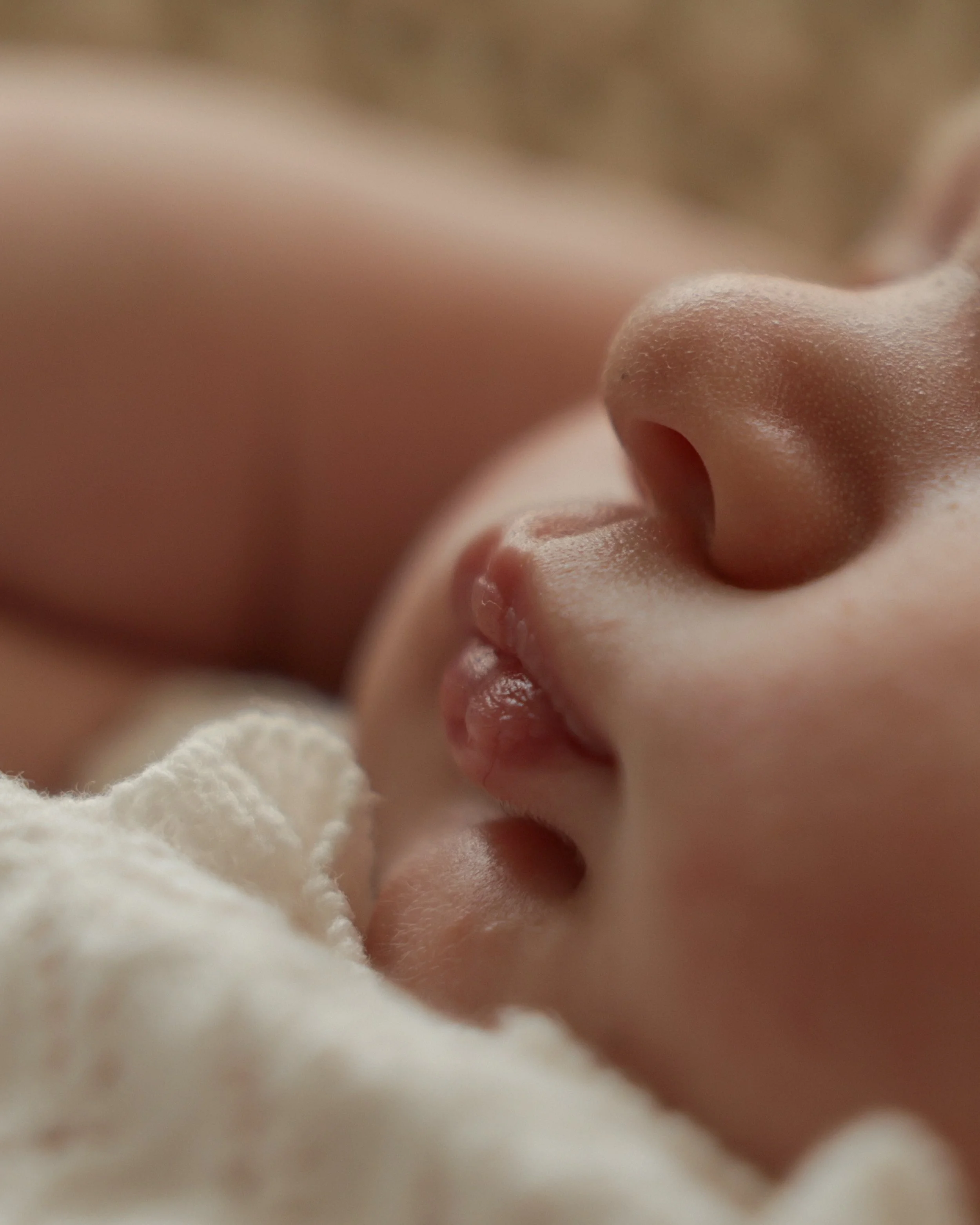 memories that last forever 💕#newbornphotography #newbornphotographybudapest #&uacute;jjsz&uuml;l&ouml;ttfot&oacute;z&aacute;s #&uacute;jsz&uuml;l&ouml;tt #lookslikepainting #lightpaintingphotography
#naturallight
#term&eacute;szetes #minimalstyle
#i