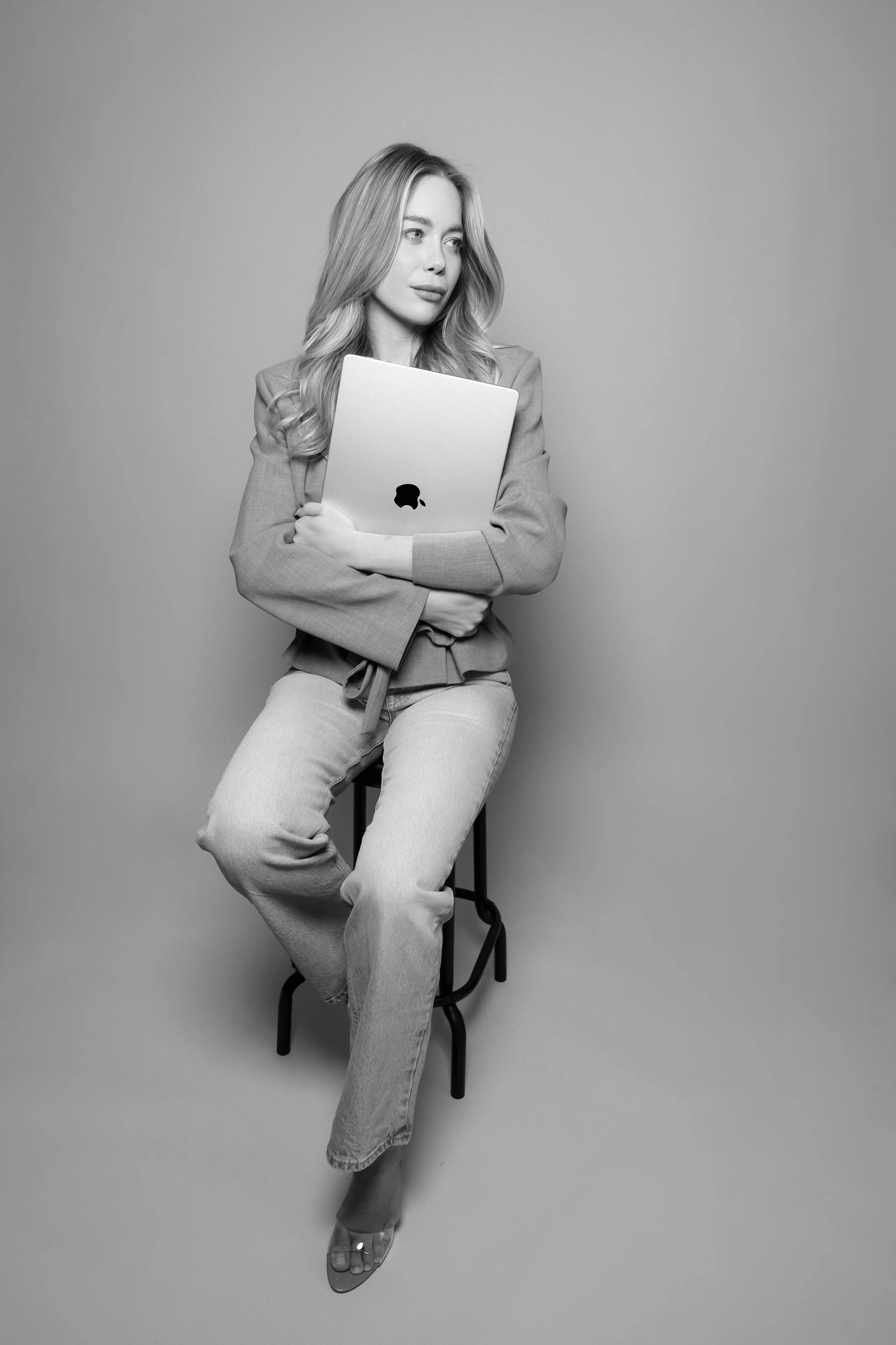 Branding fotózás, Portré fotozas, premium stilus, editorial
Elevated branding fotozas
Sesje wizerunkowe Budapeszt
Sesje wizerunkowe Warszawa 
Nowoczesny minimalizm
styl premium, calm luxury
wysoka estetyka