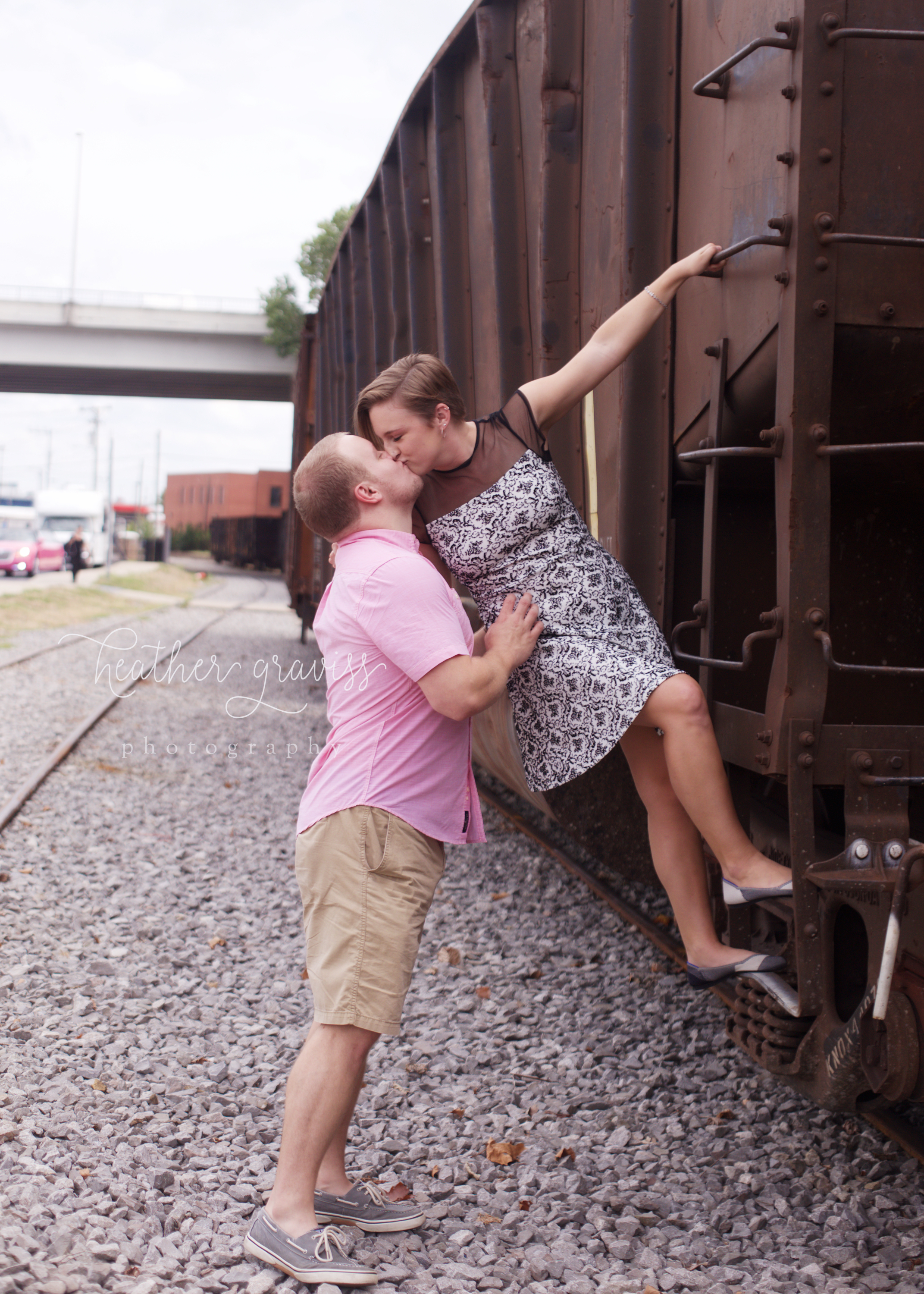 kissing-on-train.jpg