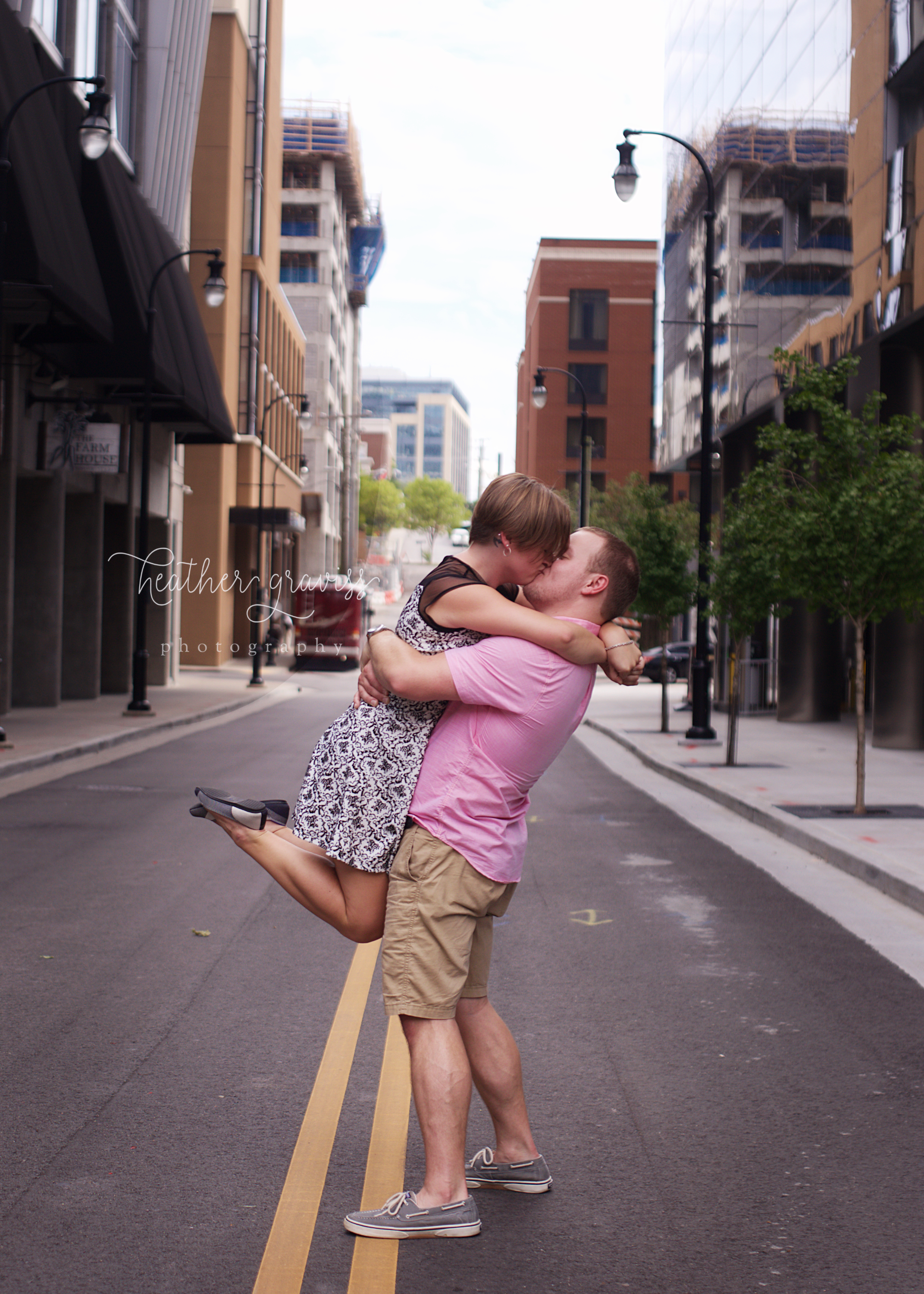 middle-of-the-street-kiss.jpg