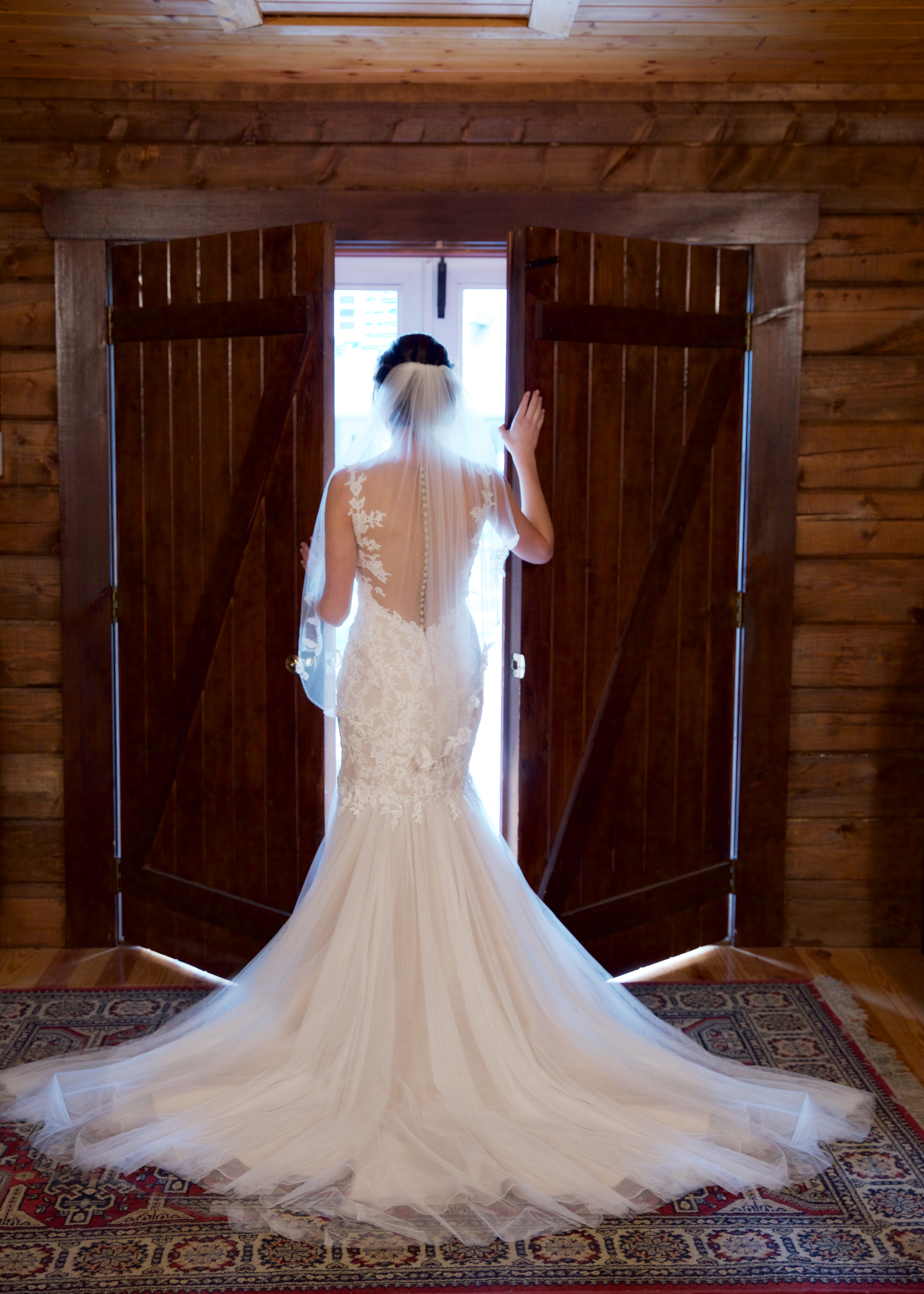 5a-bride-in-doorway.jpg