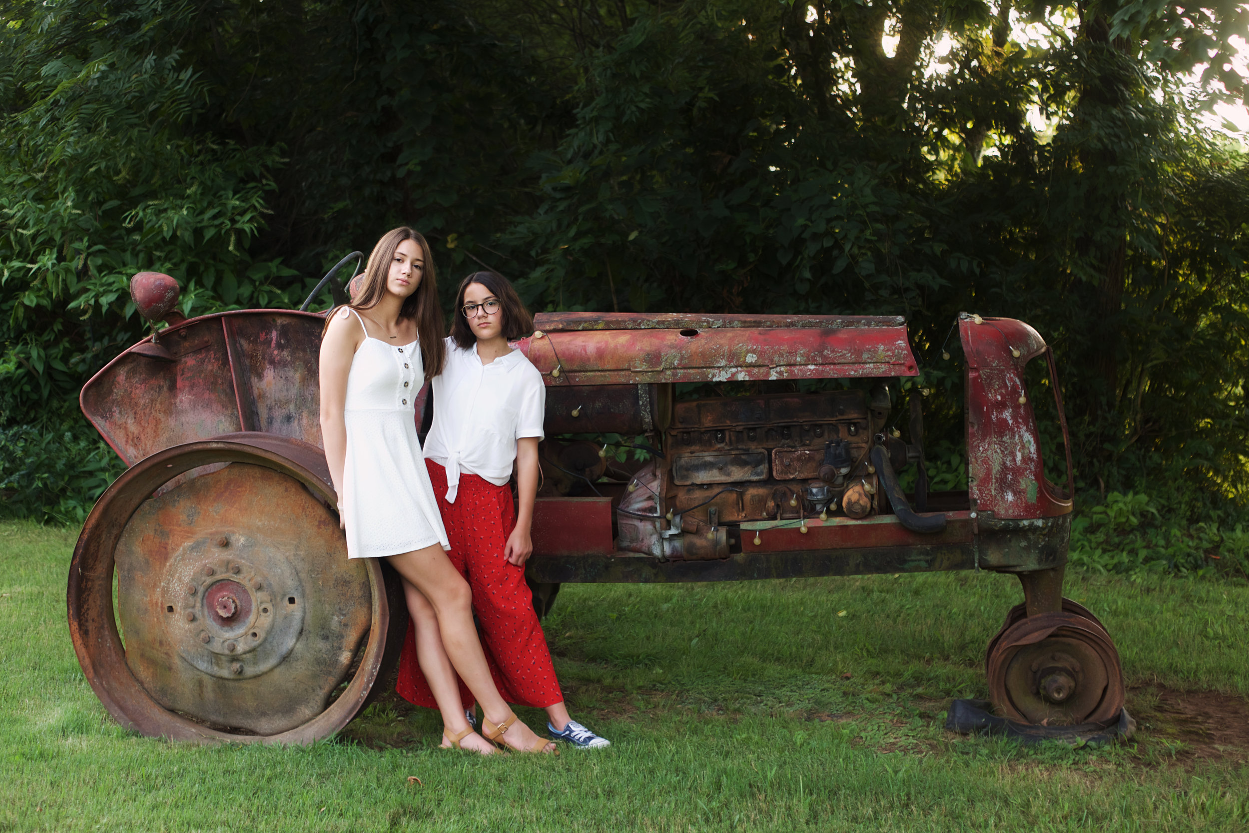 antique-tractor-girls.jpg