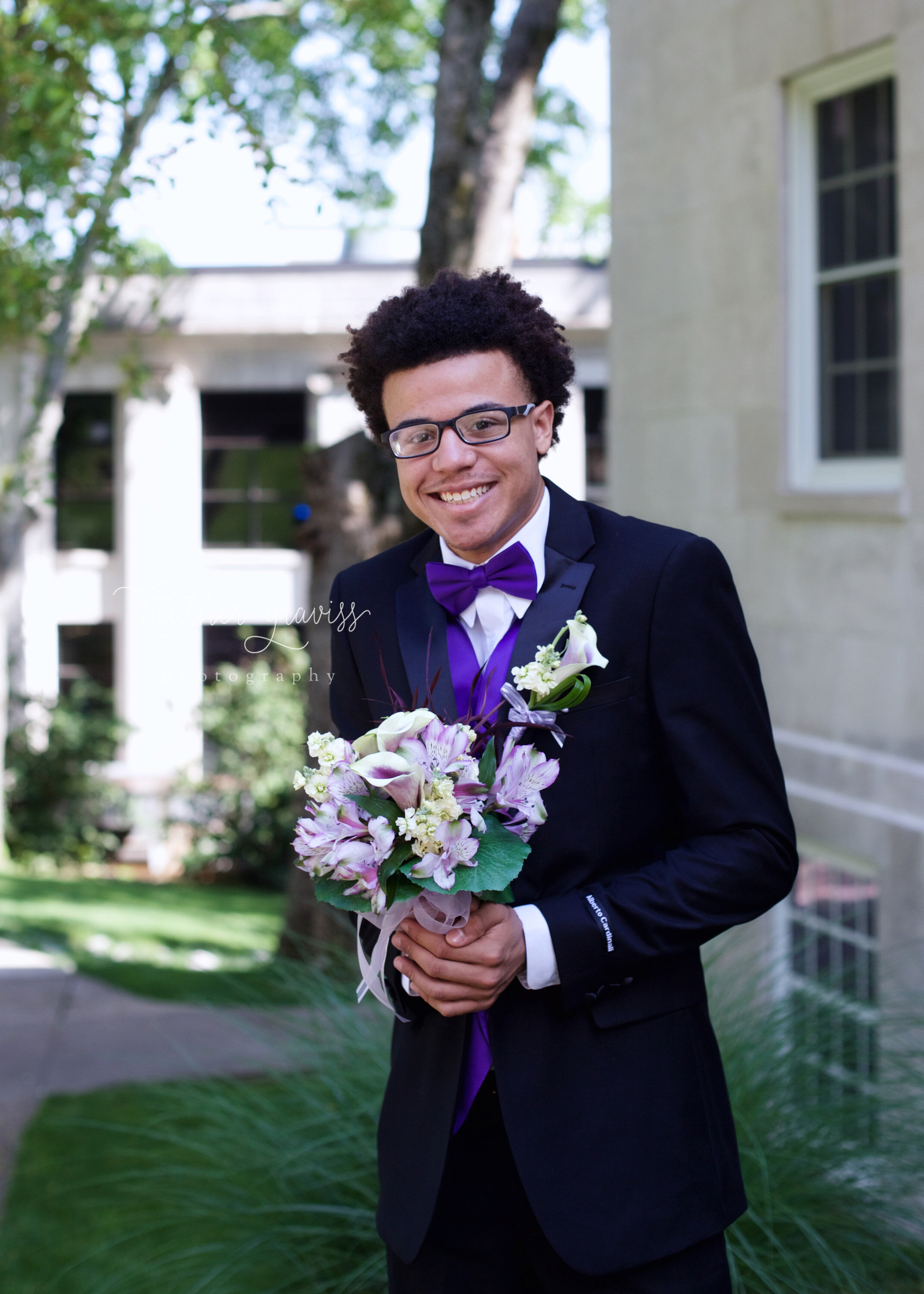 holding-the-bouquet.jpg