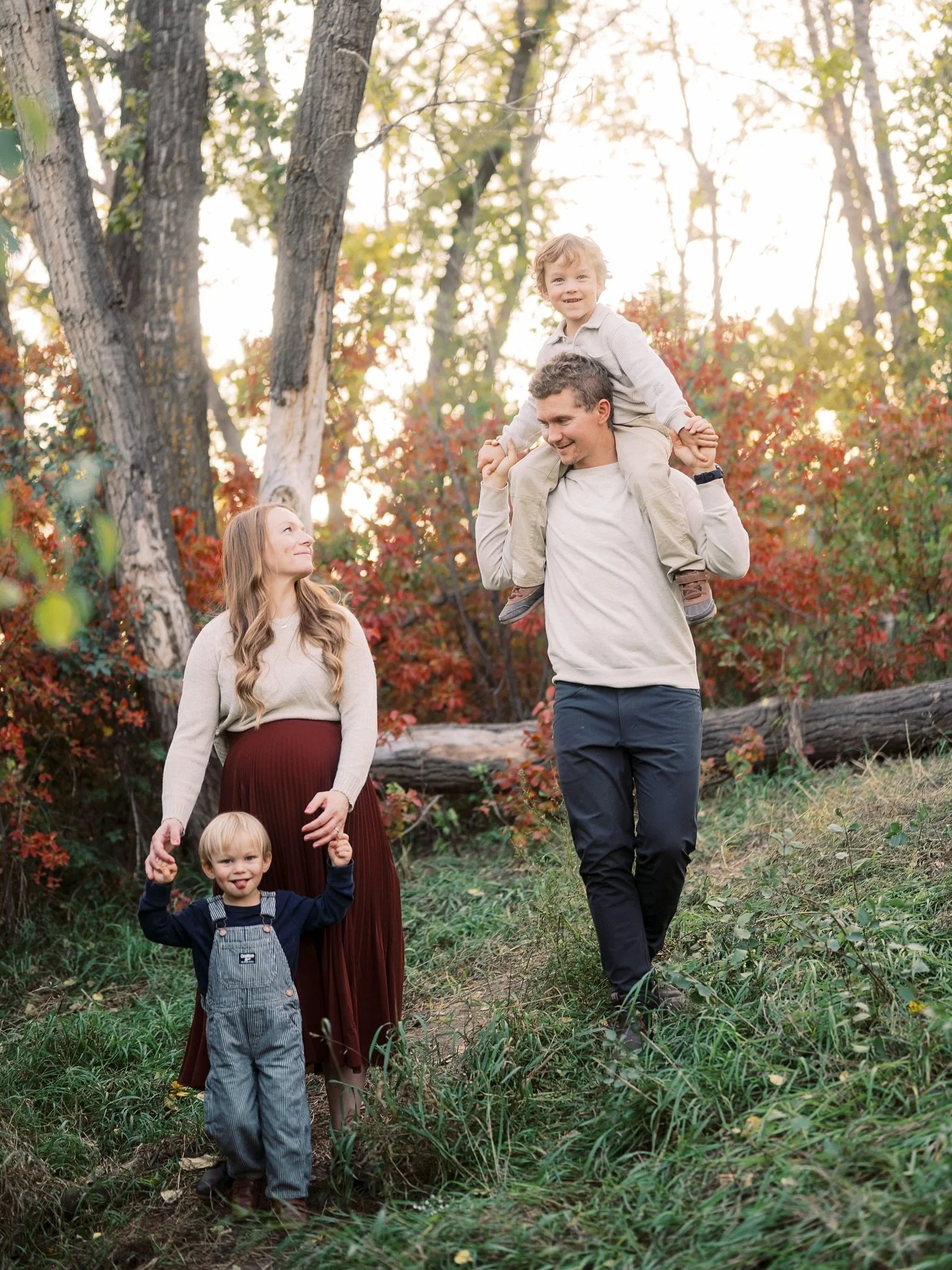 And just like that! 2025 Fall MINIS is now on full swing! This is your sign to book yours! DM me for available dates! 

#nikonzf #nikonz5ii #nikoncanada #saskatoonweddingphotographers #saskatoonweddingphotographer#saskatchewanweddingphotographers #ph