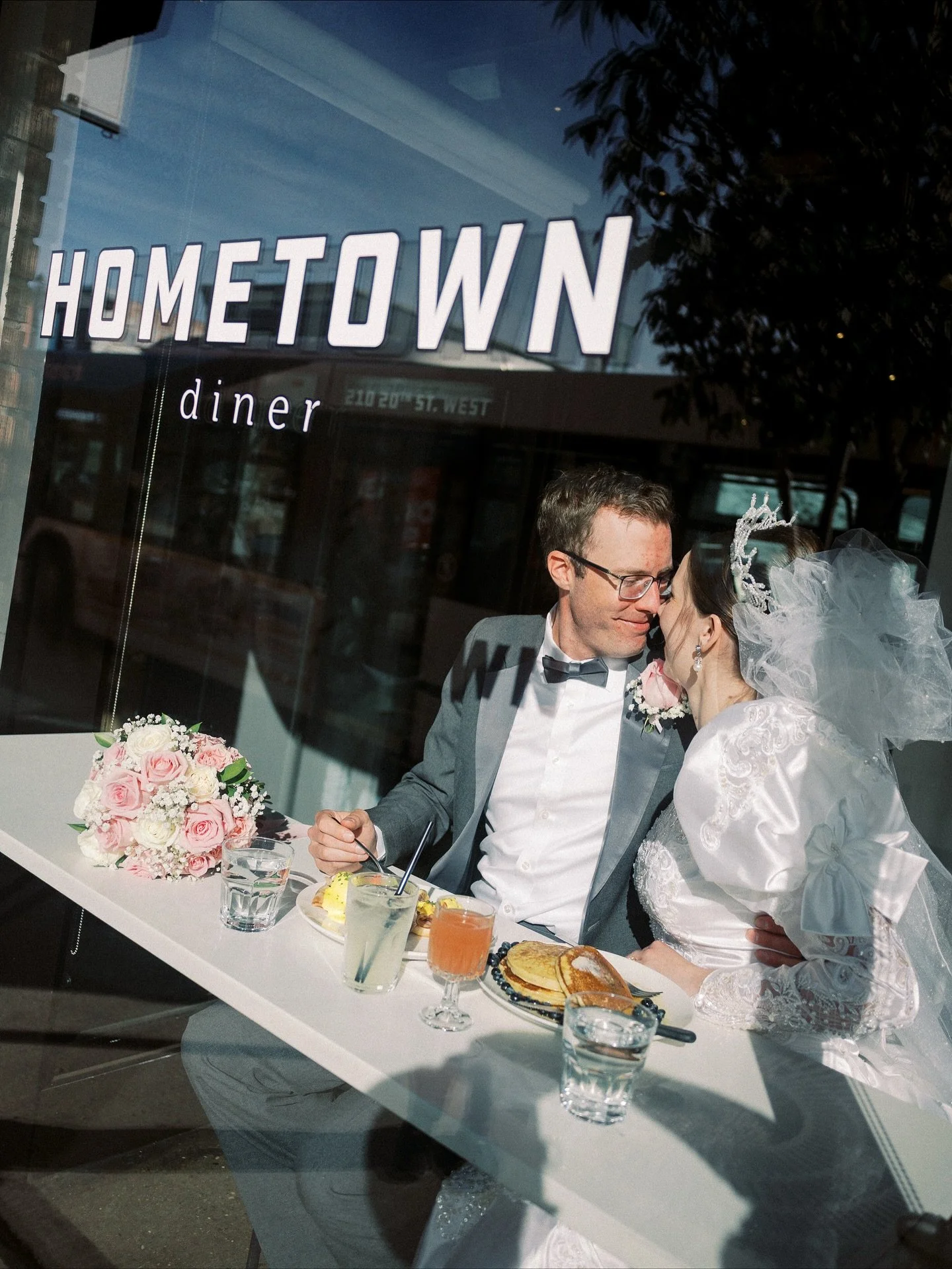 Downtown lovin&rsquo;. Featuring one of our favorite breakfast place in Saskatoon. @hometowndiner306 

#nikonzf #nikonz5ii #nikoncanada #saskatoonweddingphotographers #saskatoonweddingphotographer#saskatchewanweddingphotographers #photographysaskatoo