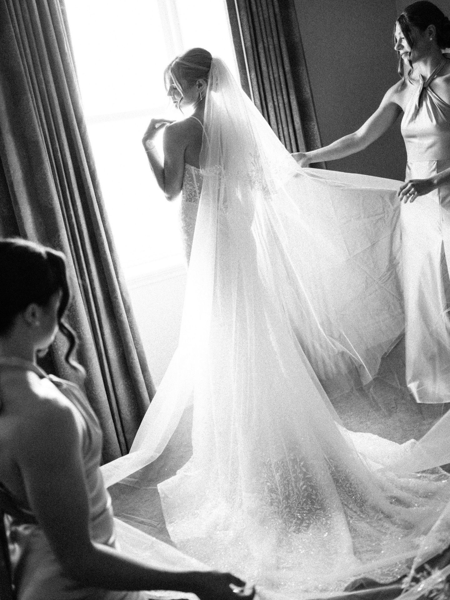 Just Gorgeous. 

Hair: @hairby.bfriee
Makeup: @katelynredingmua
Venue: @deltabessyxe
DJ: @nightowlaudio
Photo/video: @makoibelen_photography
Cake: @sliced_decadence
Dress and Veil: @unveileddressco

#nikonzf #nikonz5 #nikoncanada saskatoonweddingphot