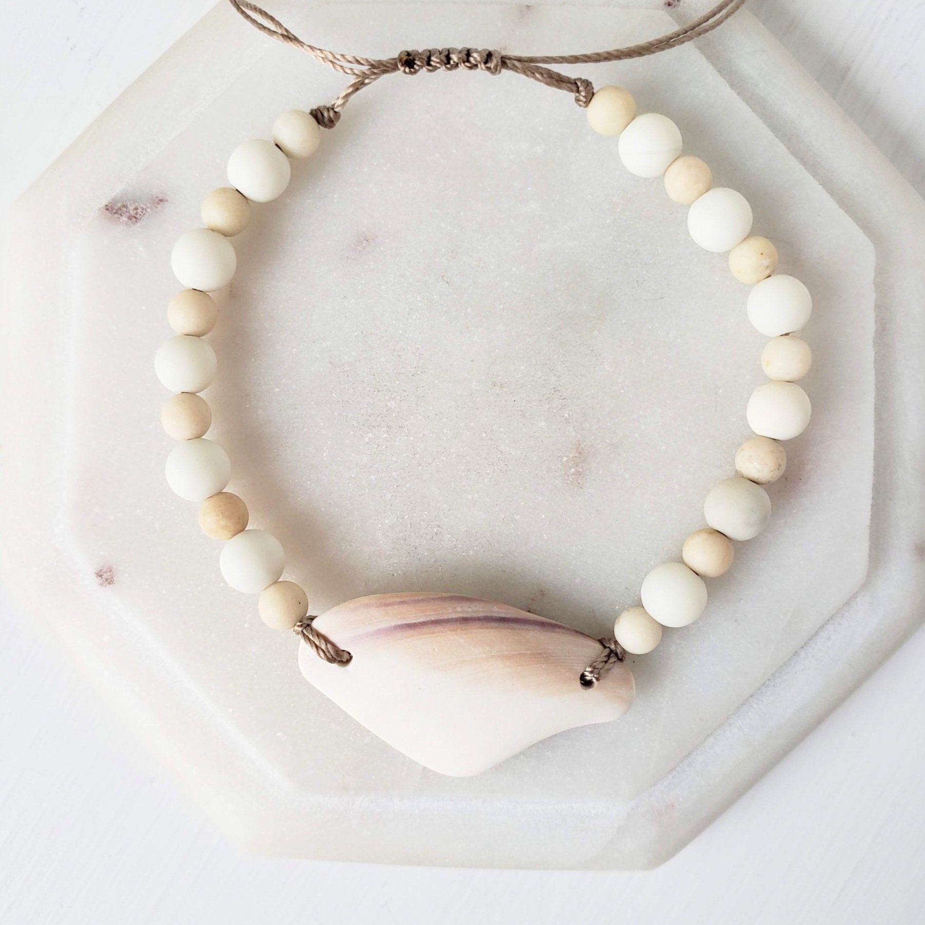 Amazon.com: fuyo Handmade Seashell Bracelet, Size Adjustable for Women  Beach Jewelry (2 Pieces black+white): Clothing, Shoes & Jewelry