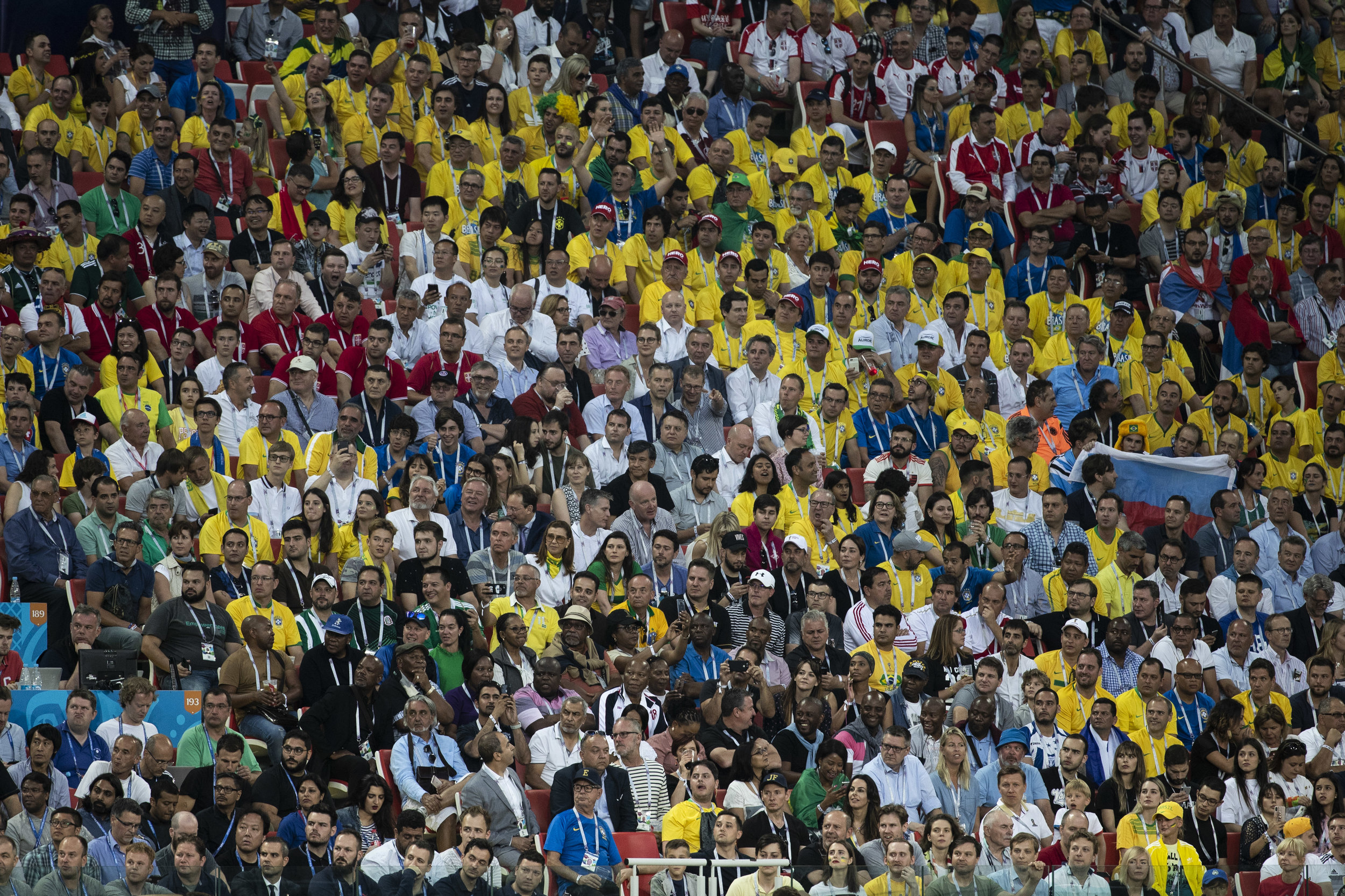 Fans are watching Brazil playing Serbia in Moscow