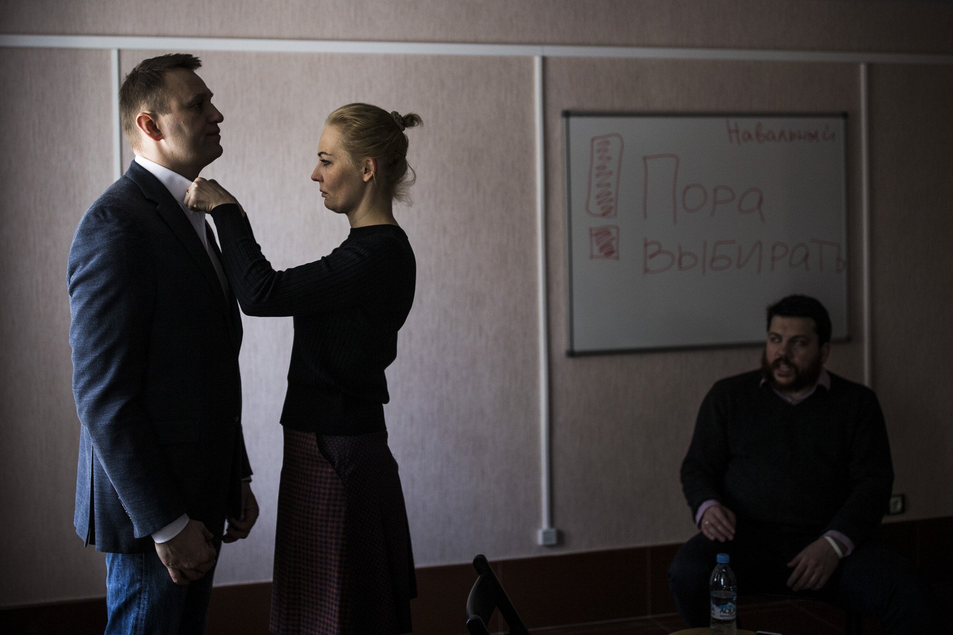  Alexey Navalny's wife Yulia prepares him for a press conference in Yekaterinburg, Russia on February 25, 2017. A couple of months earlier Navalny announced his presidential bid in order to challenge Vladimir Putin’s reelection for his fourth term.Th
