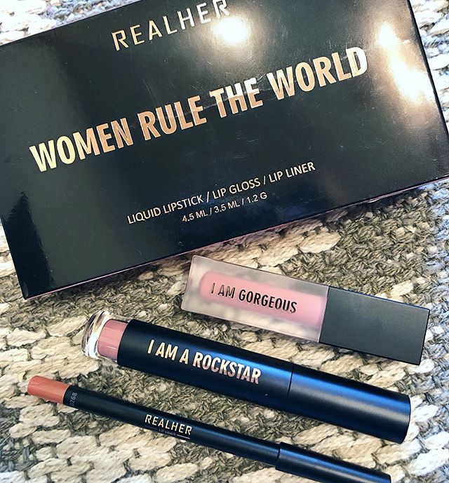 I received this @realhermakeup Lip Kit for my birthday &amp; am in LOOOOOOOVE!!!!!!!!! .
First of all, the color name of this is...Women Rule The World...how perfect is that?!!?!! .
If you know me at all, you know I&rsquo;m obsessed with pink lips...