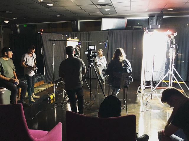 #bts on shoot #1 with @bethelmusic at @heavencomeconf .
.
Thank you @jonmendo for bringing me on for this! .
You&rsquo;re the BEST!!! .
.
.
#makeup #mua #muameansmakeupartistnotkisses #malegrooming #littlepowder #lilbrowtrim #makeupartist #promua #pr