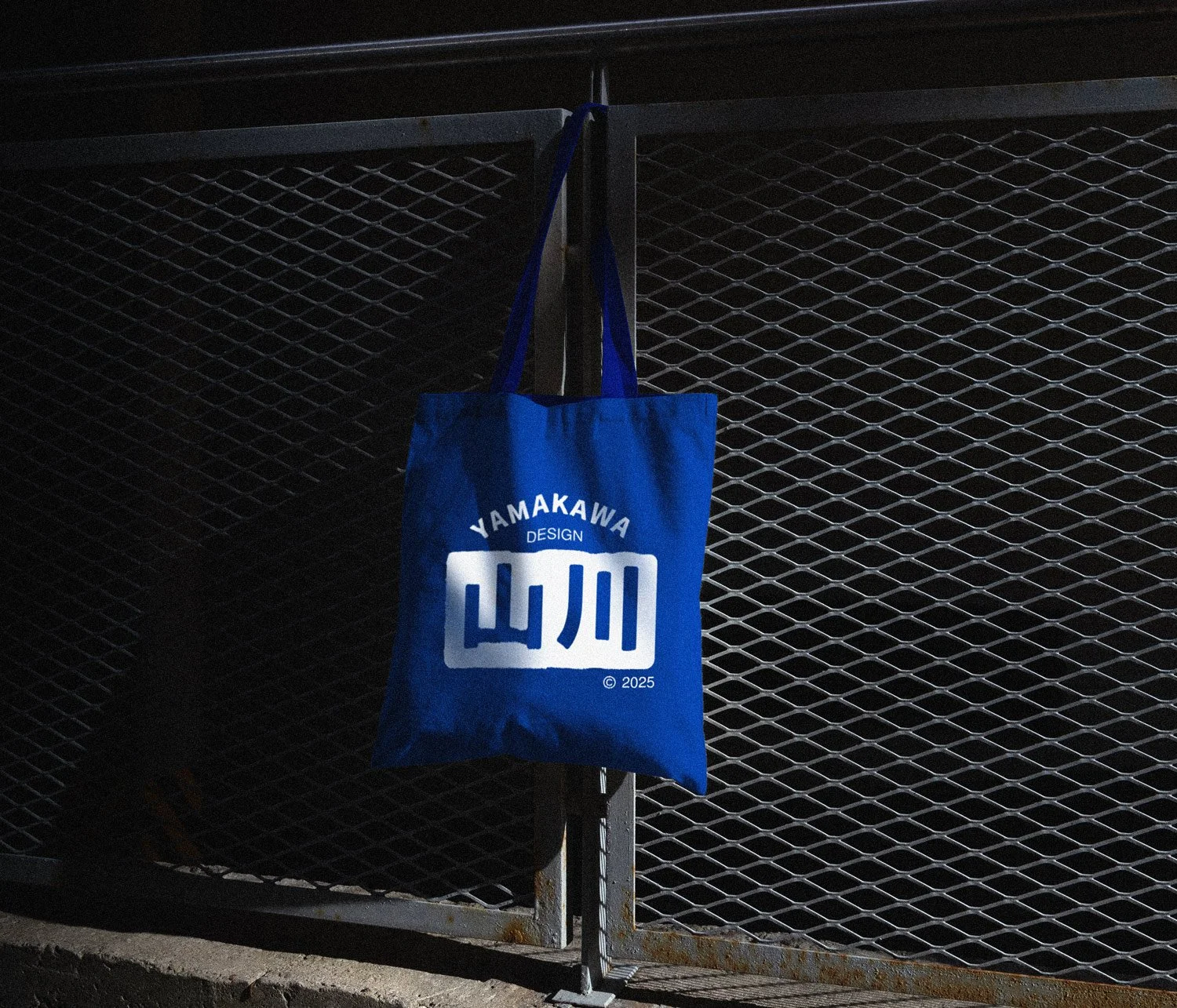 01-raw-tote-bag-mockup-2.jpg