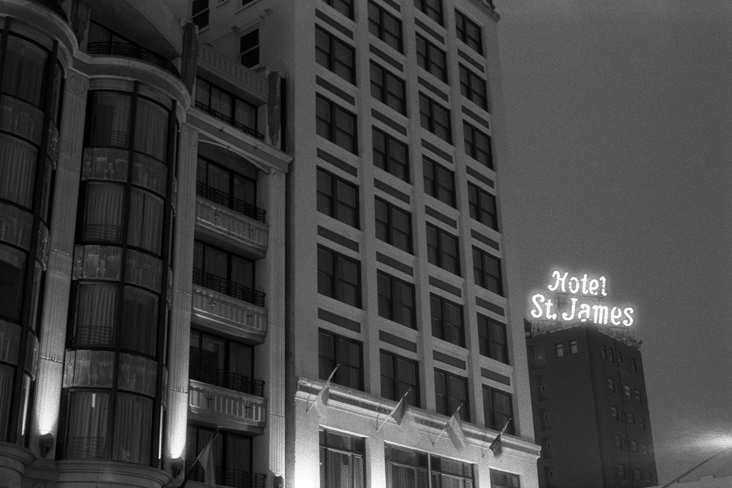 hotel st. james (night)
