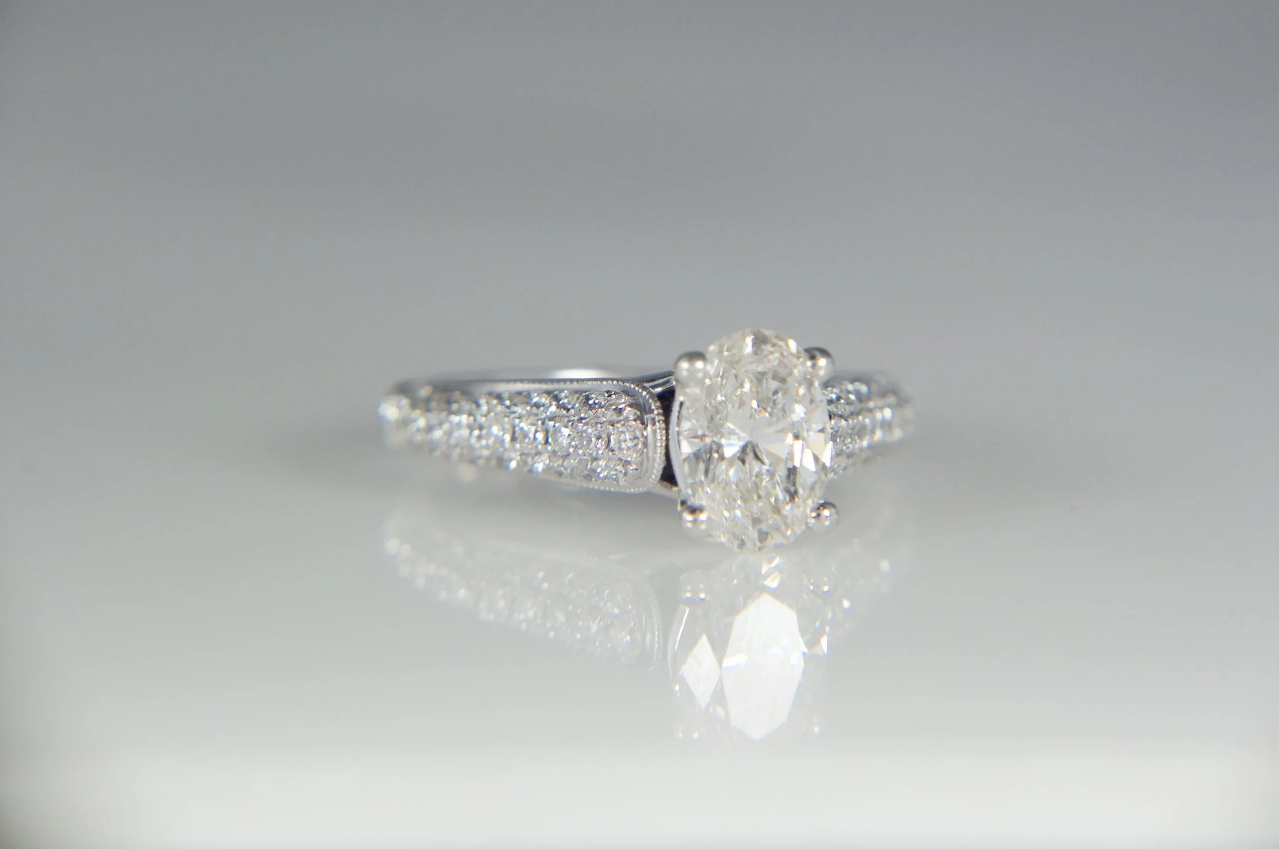 Oval diamond engagement ring 