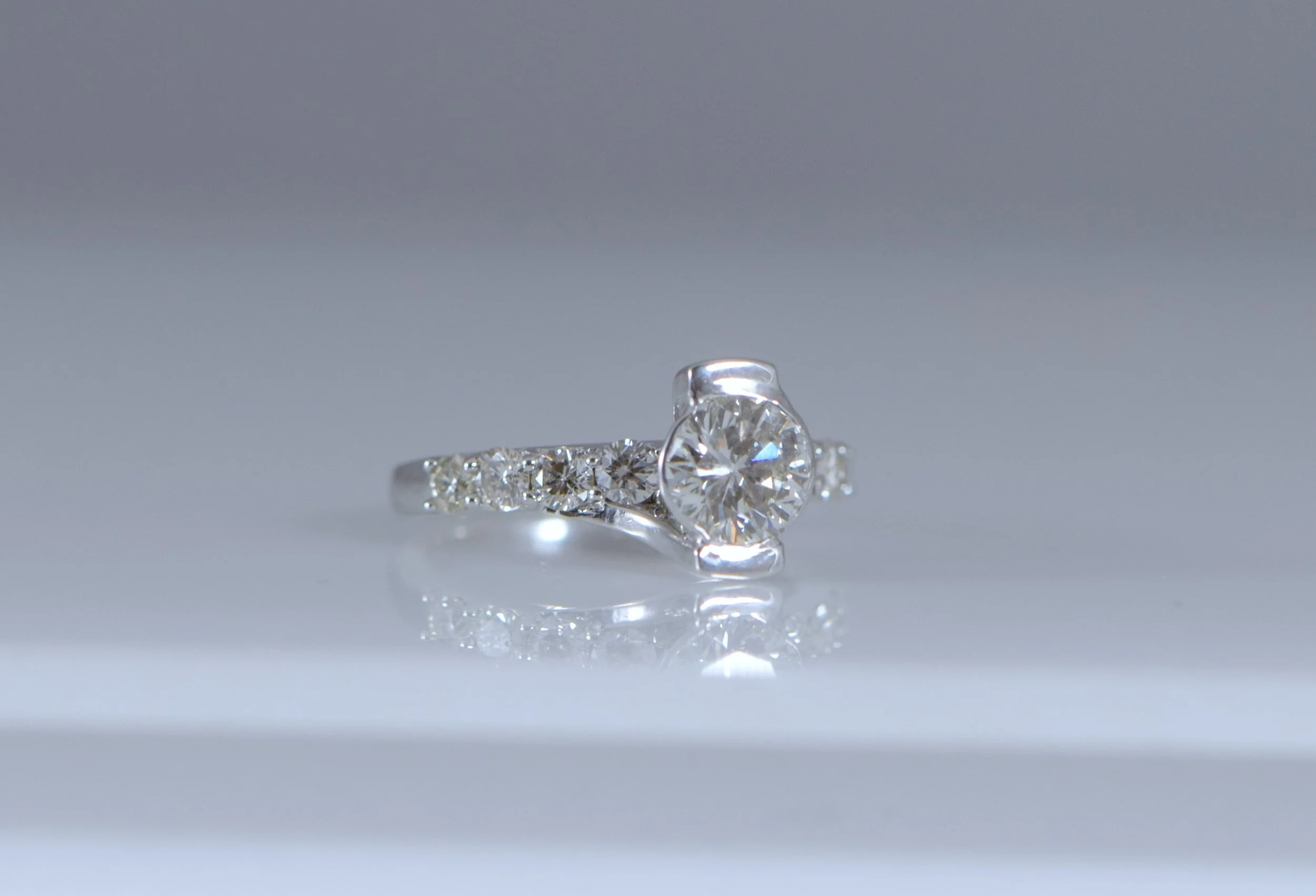 Round Brilliant cut diamond engagement ring