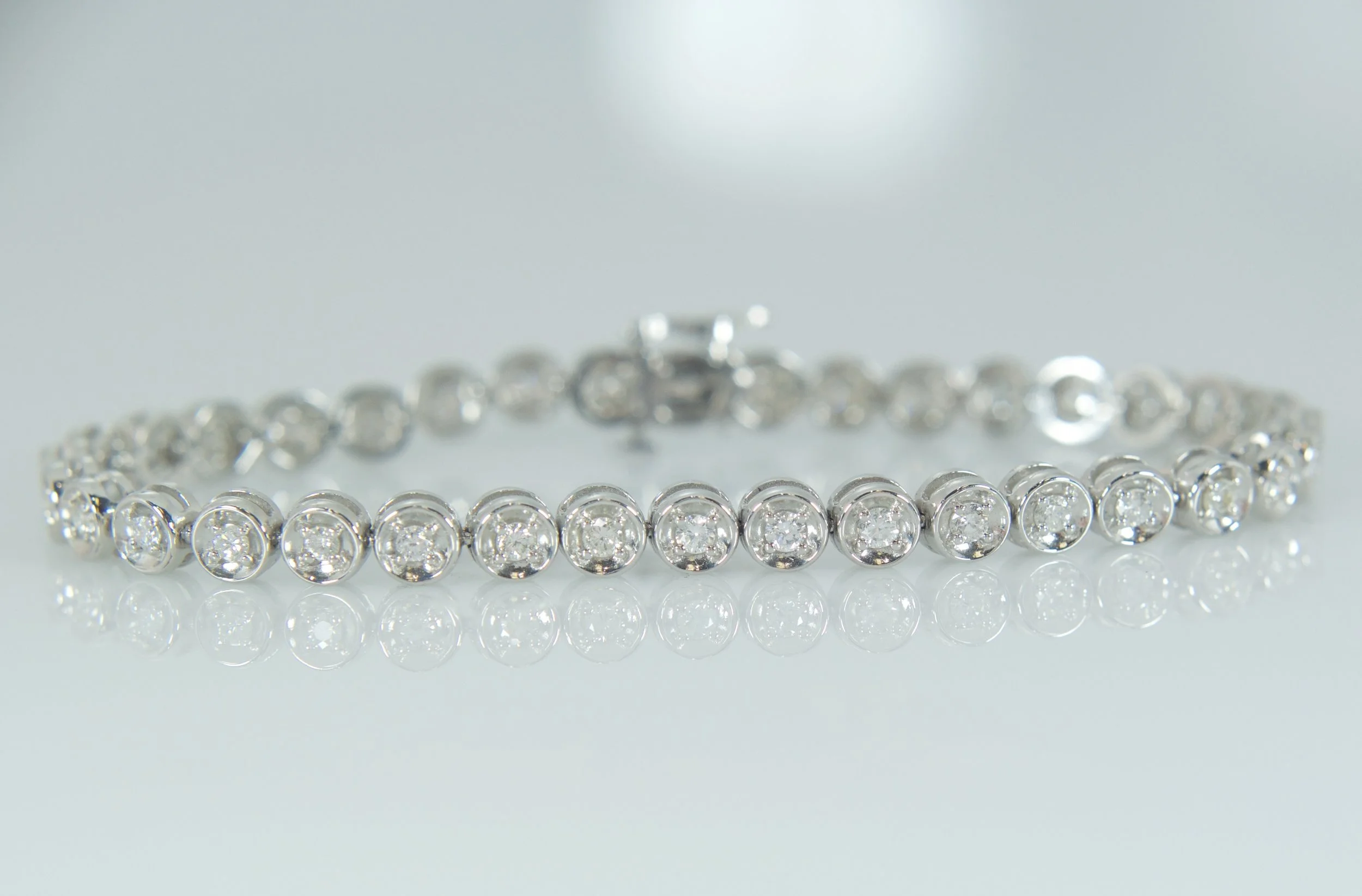 Round diamond tennis bracelet