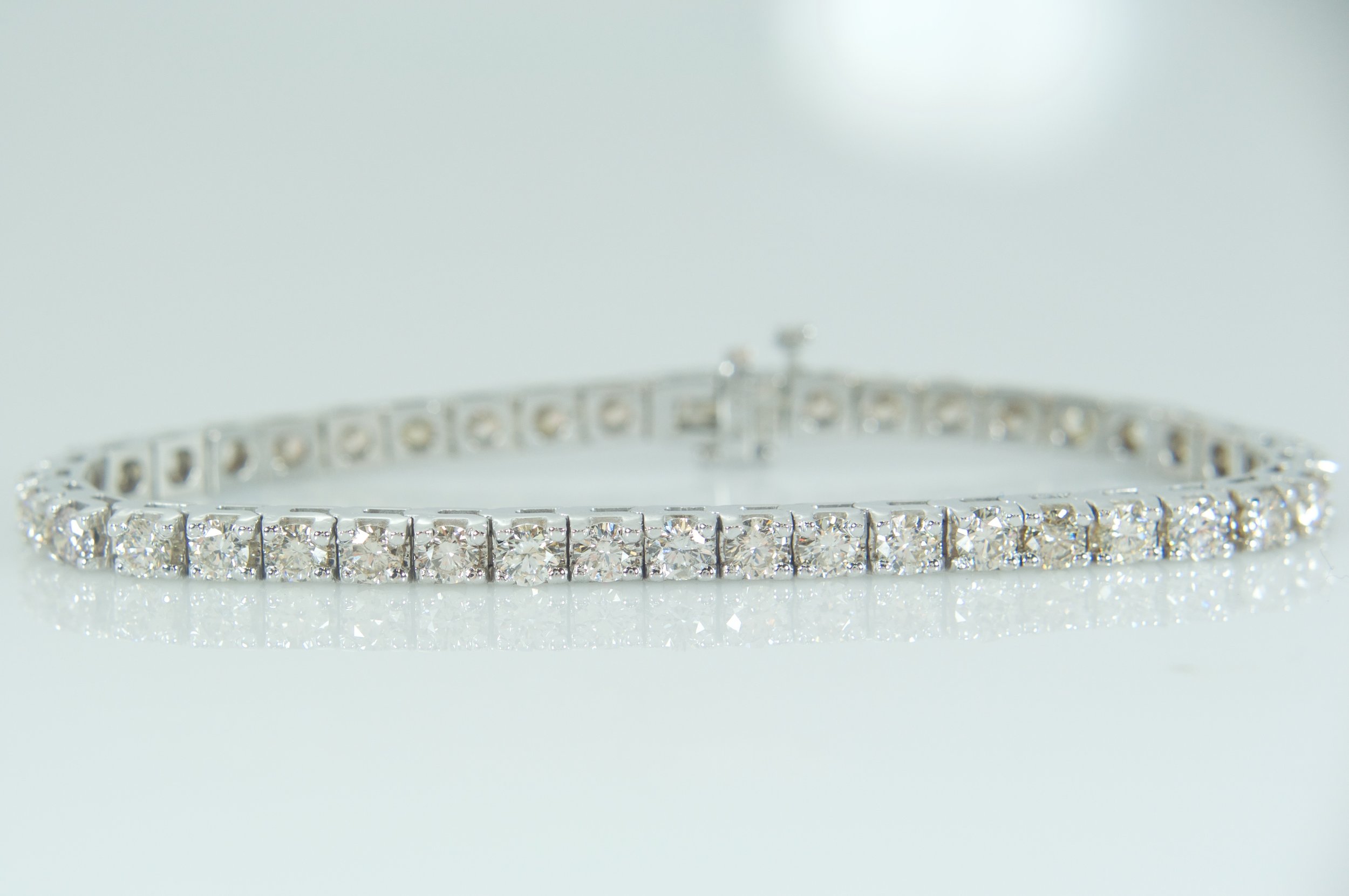 Classic diamond tennis bracelet