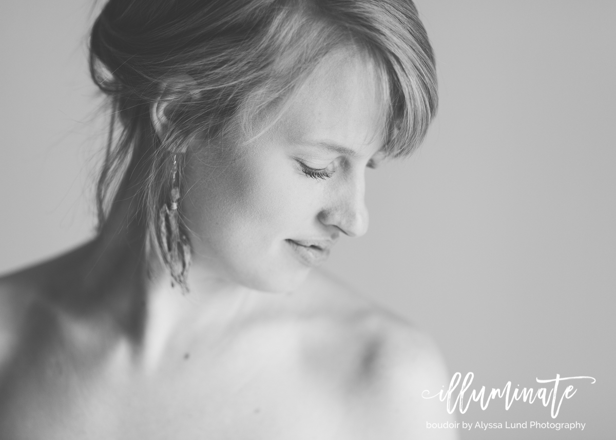 I love doing sessions with bright, natural window light - not only is natural light super flattering, but in boudoir photography, it helps keep the images feel light and airy.
