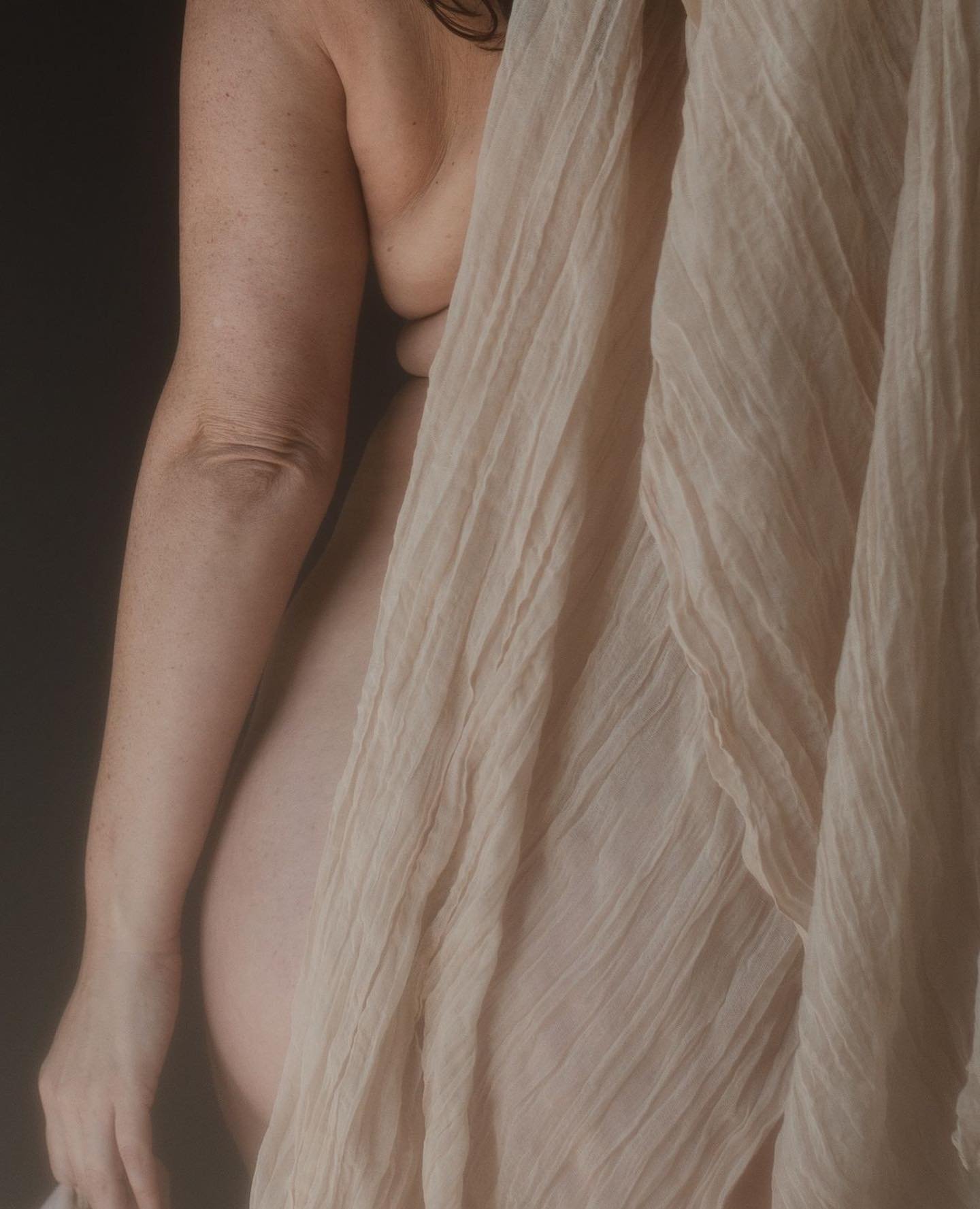 forever a fan of fabric and simple body lines &lt;3