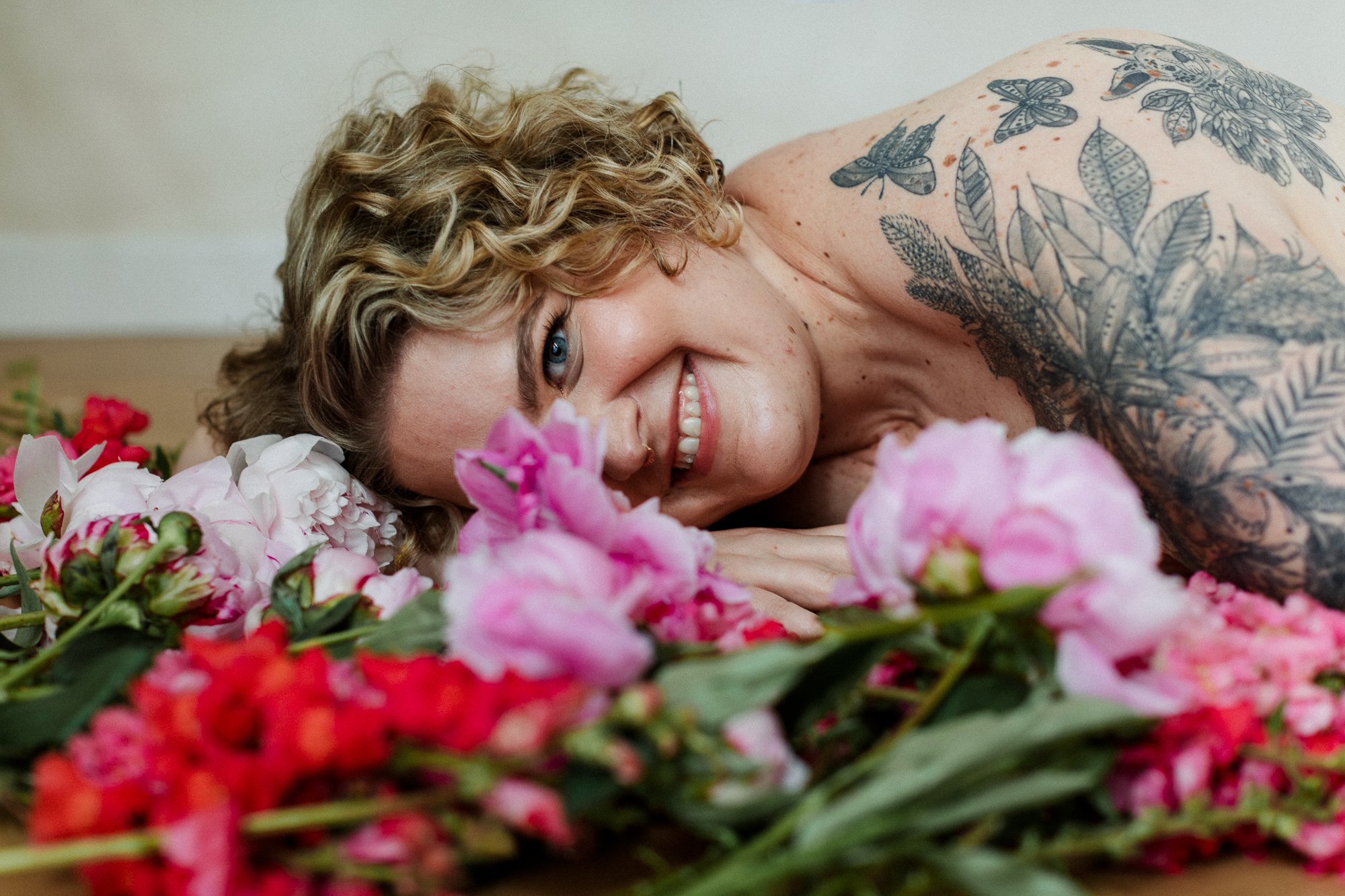 happy boudoir photography with flowers-05.jpg