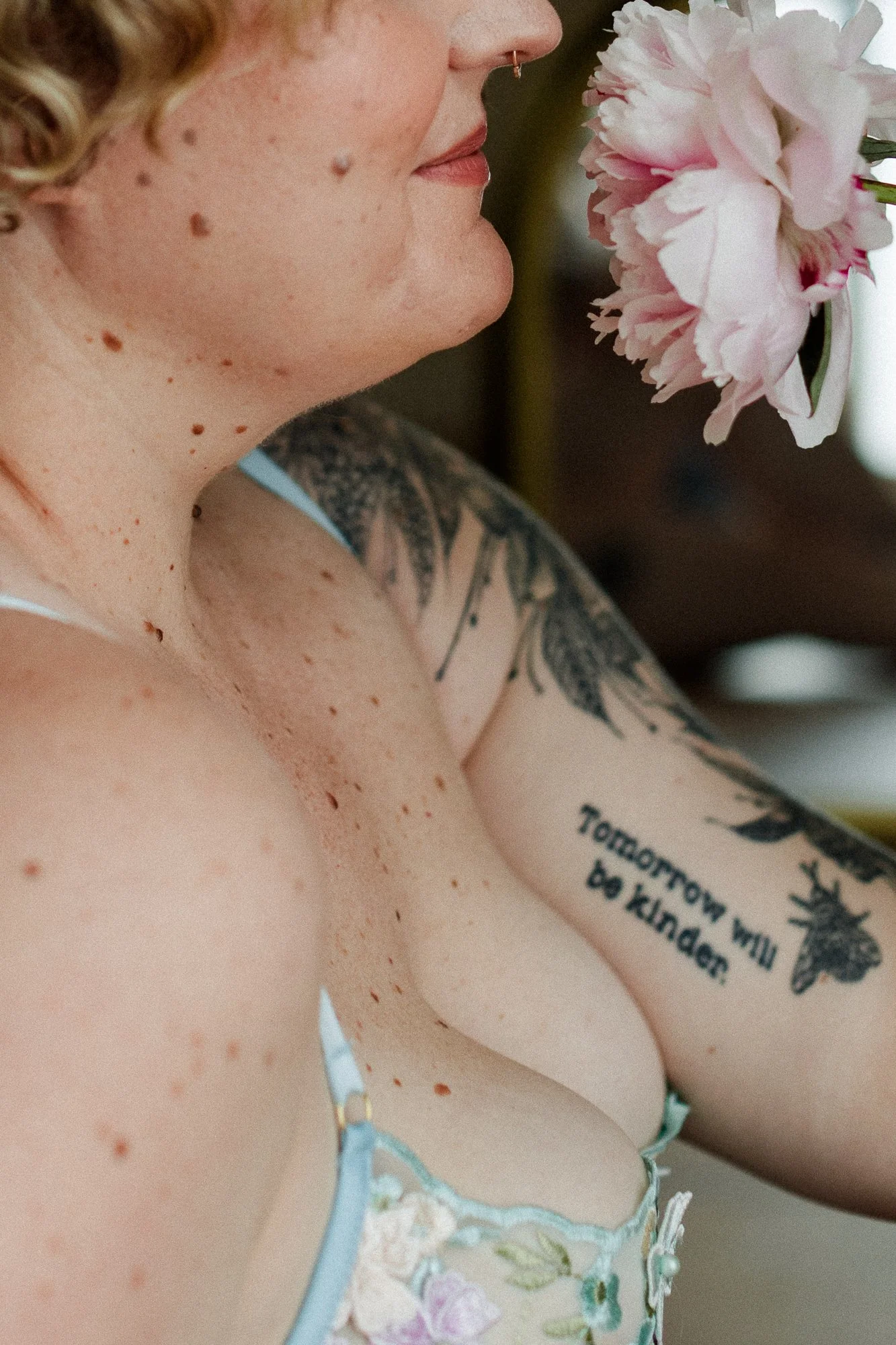 happy boudoir photography with flowers-06.jpg