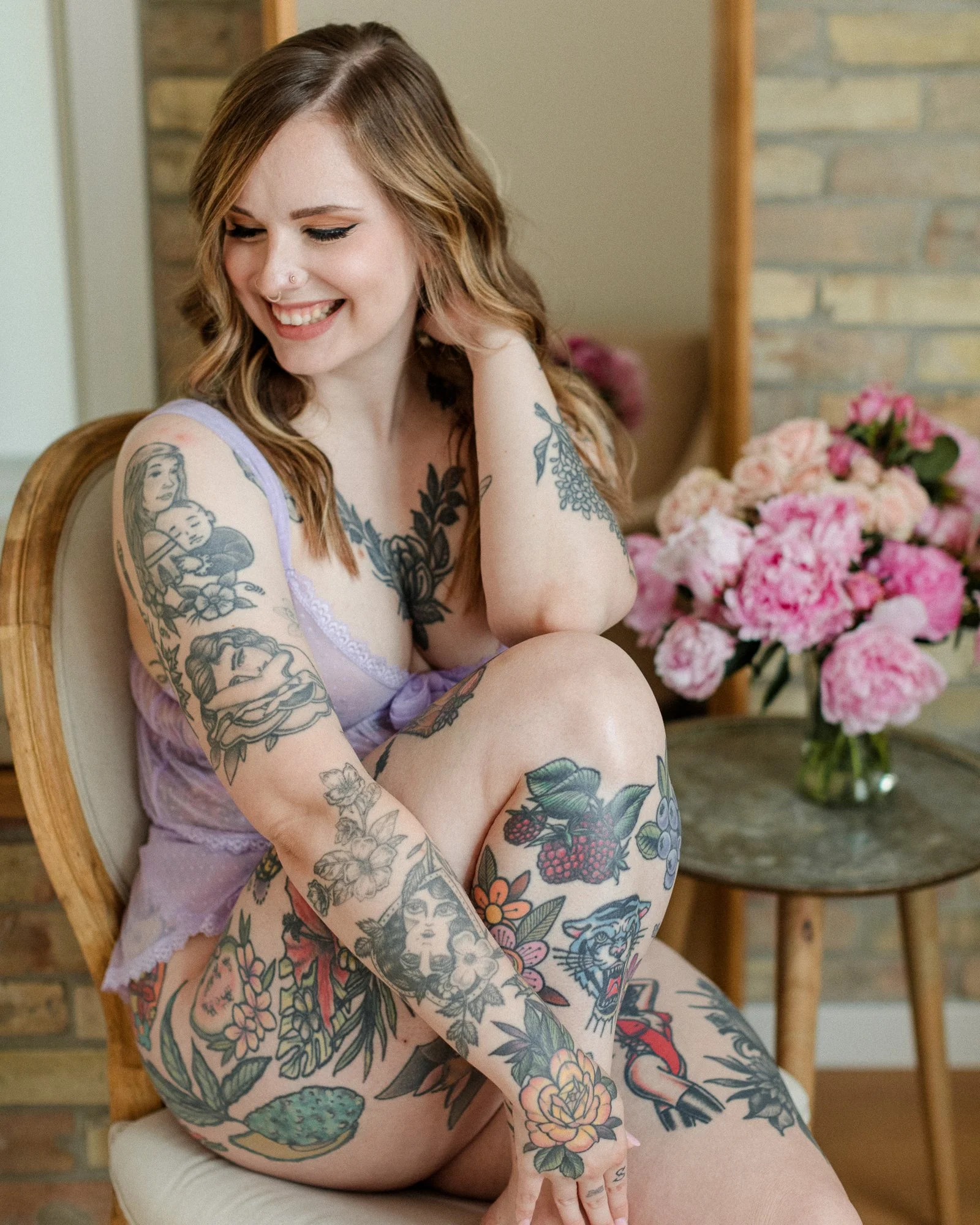 romantic happy boudoir photography with flowers-02.jpg