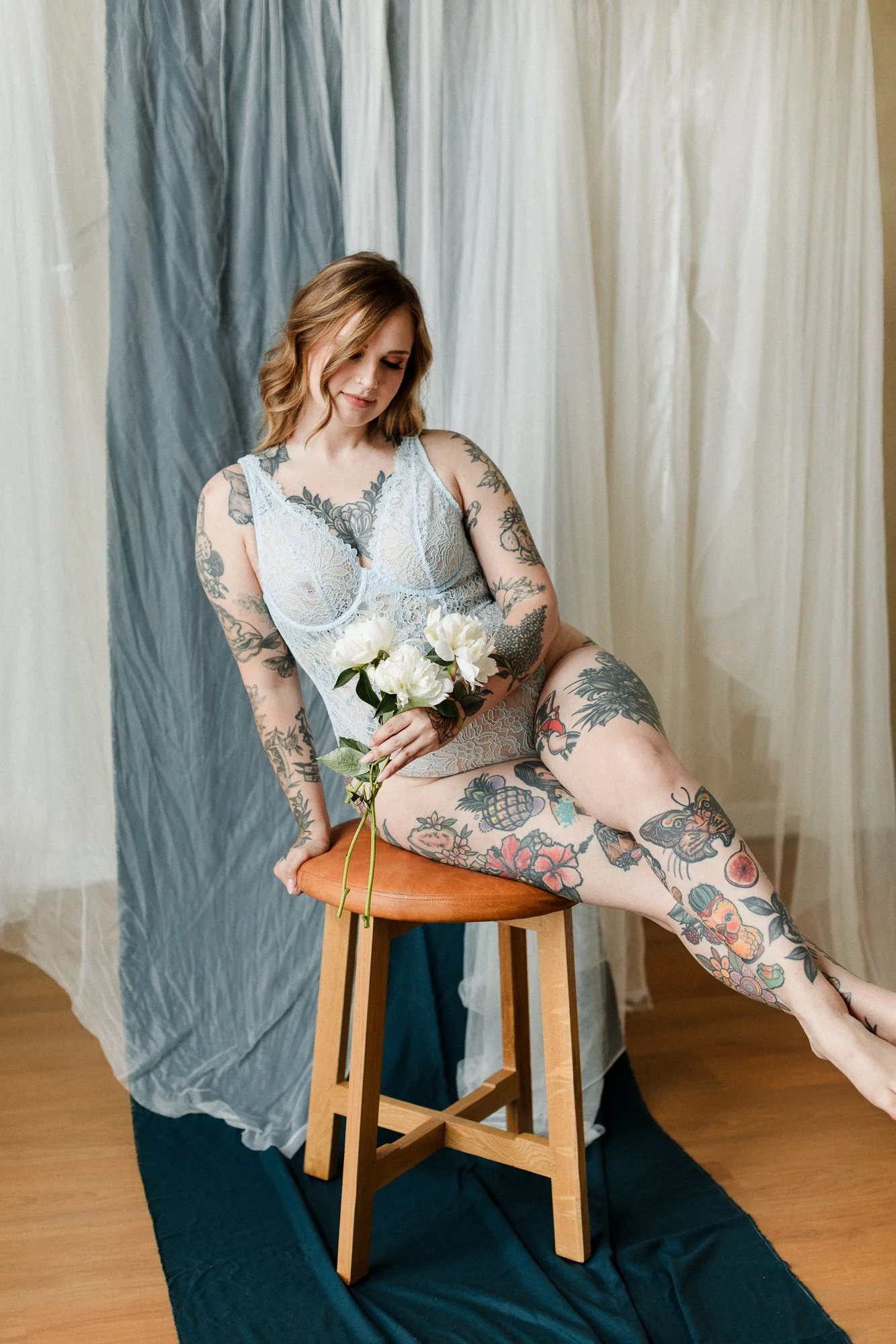 romantic happy boudoir photography with flowers-22.jpg