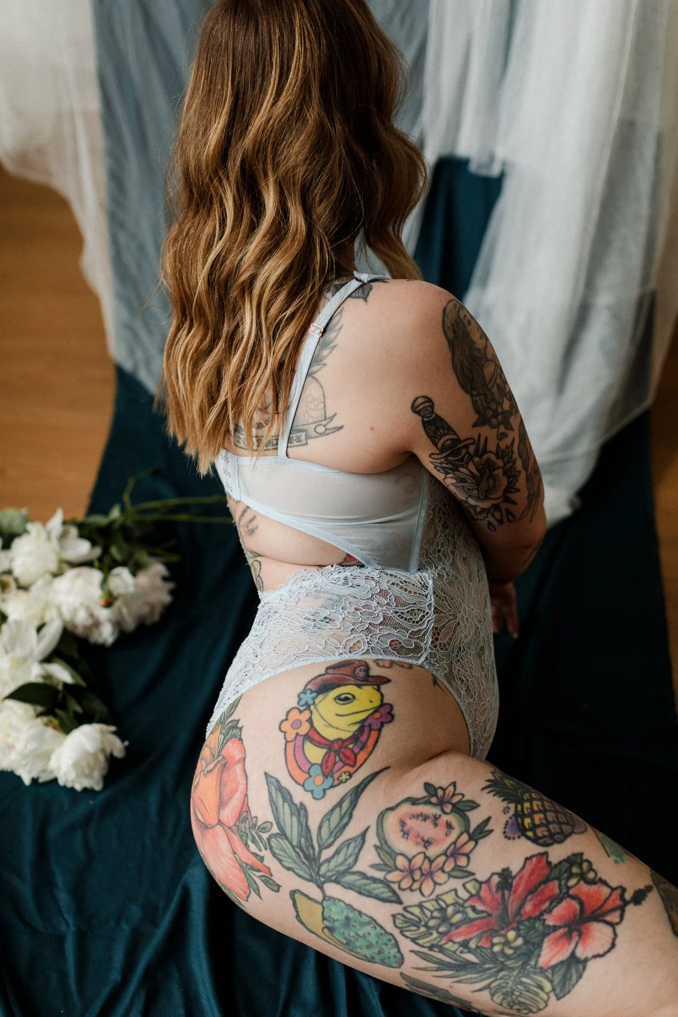 romantic happy boudoir photography with flowers-27.jpg