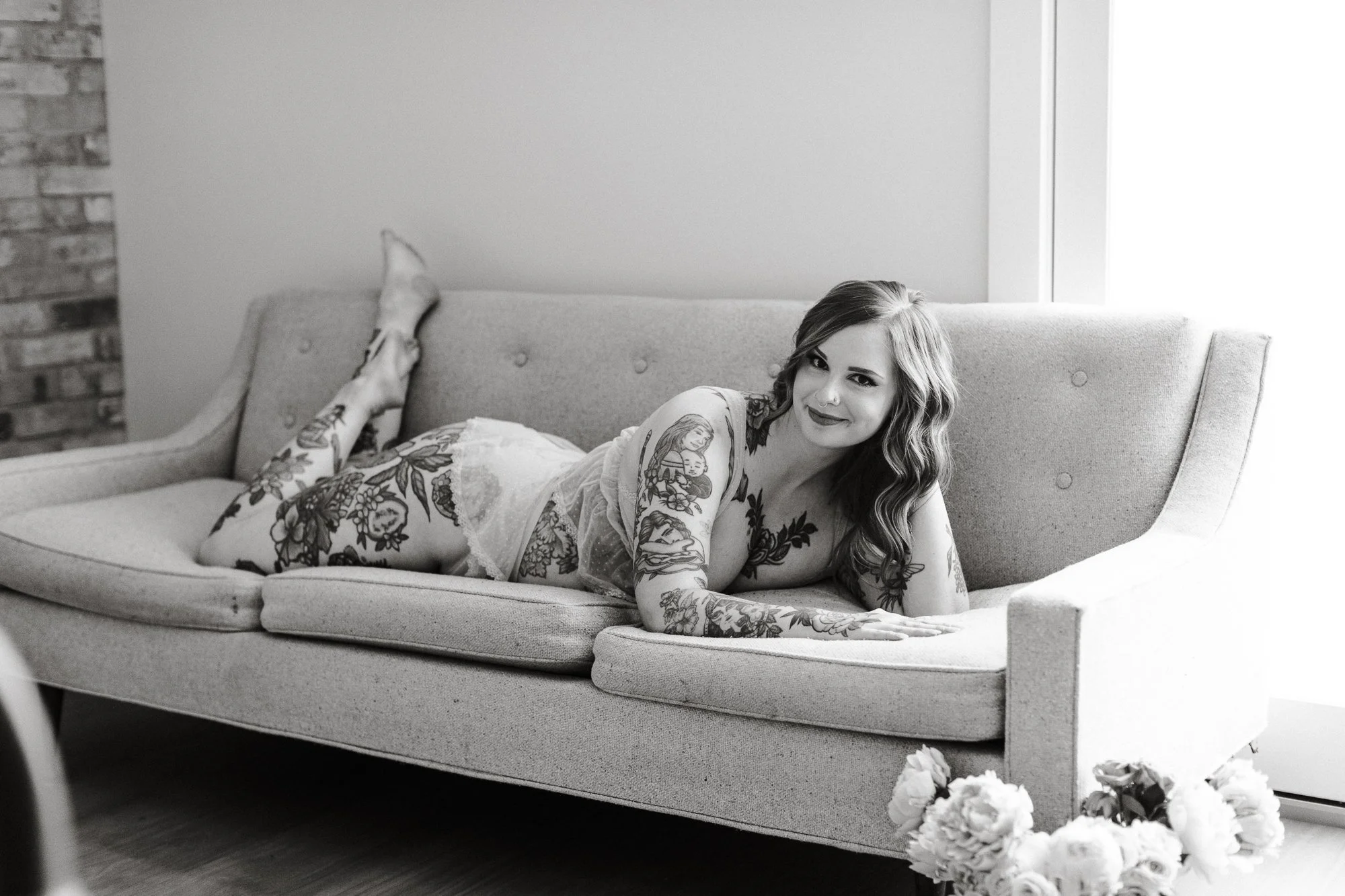 Lauren's happy + romantic flower boudoir session 