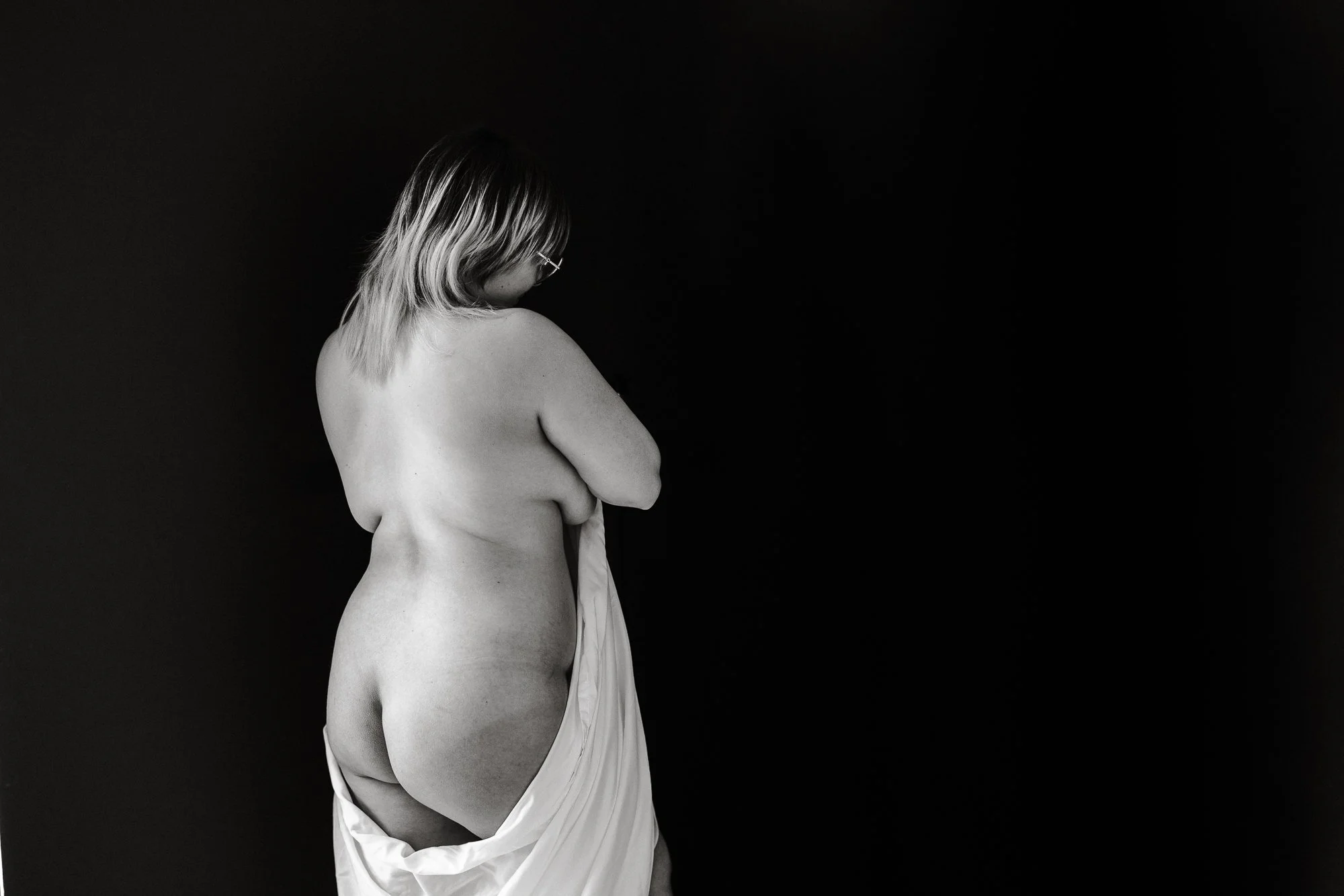 artistic fat-positive boudoir photography by Illuminate Boudoir-35.jpg